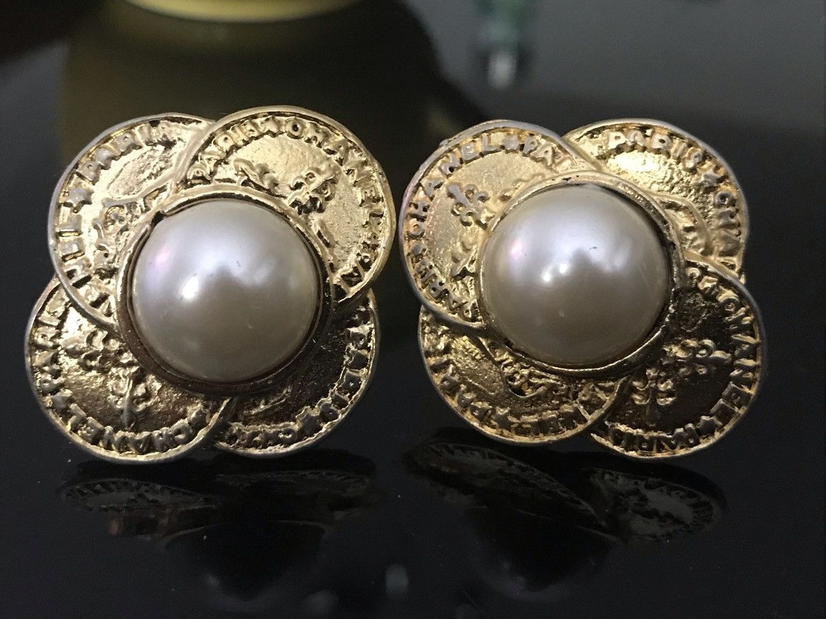 Chanel Earrings Chanel vintage Size ONE SIZE - 1 Thumbnail