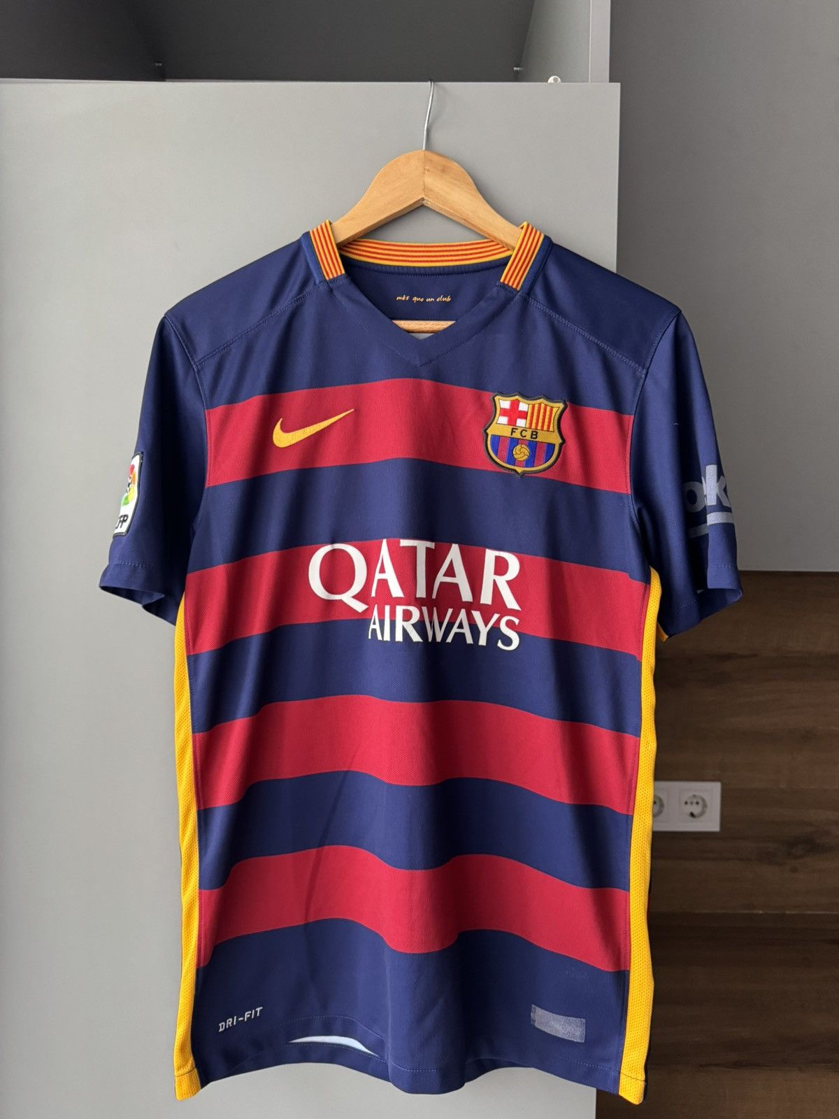 Nike Nike Barcelona 2015/16 Home Jersey (Messi) Size US M / EU 48-50 / 2 - 3 Thumbnail
