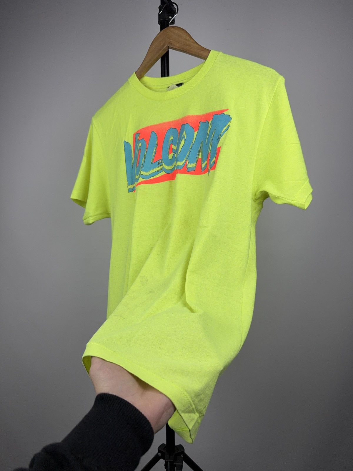 Volcom Retro SK8 Y2K Volcom Neon Surf Graphic Tee 90s Skate Style Size US M / EU 48-50 / 2 - 7 Thumbnail