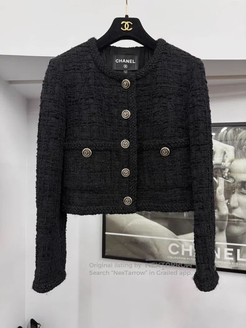 Chanel Chanel Two-pocket small black coat Size XS / US 0-2 / IT 36-38 - 1 Thumbnail
