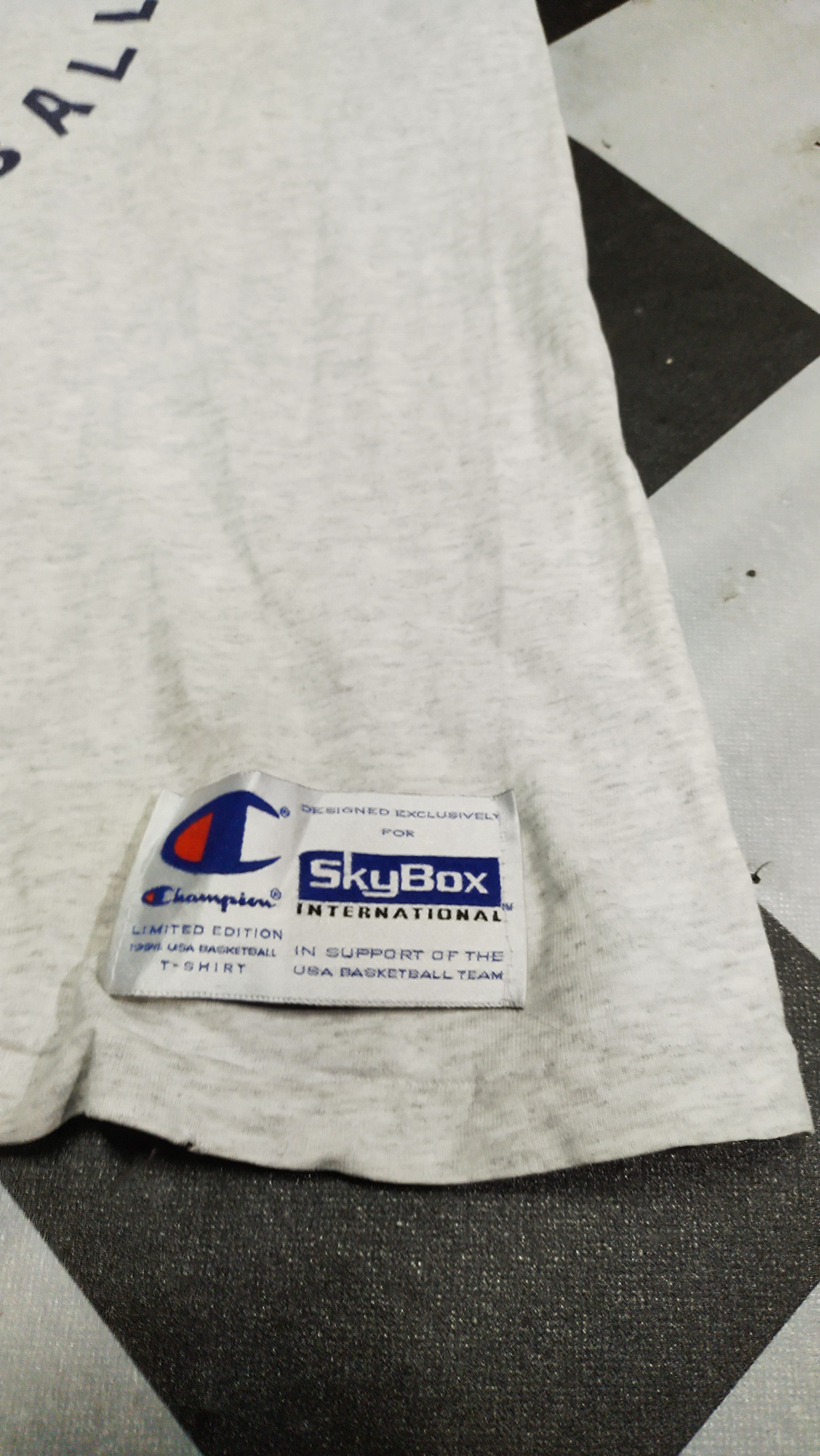 Vintage VINTAGE X CHAMPION BASKETBALL VTG TEE Size US L / EU 52-54 / 3 - 6 Thumbnail