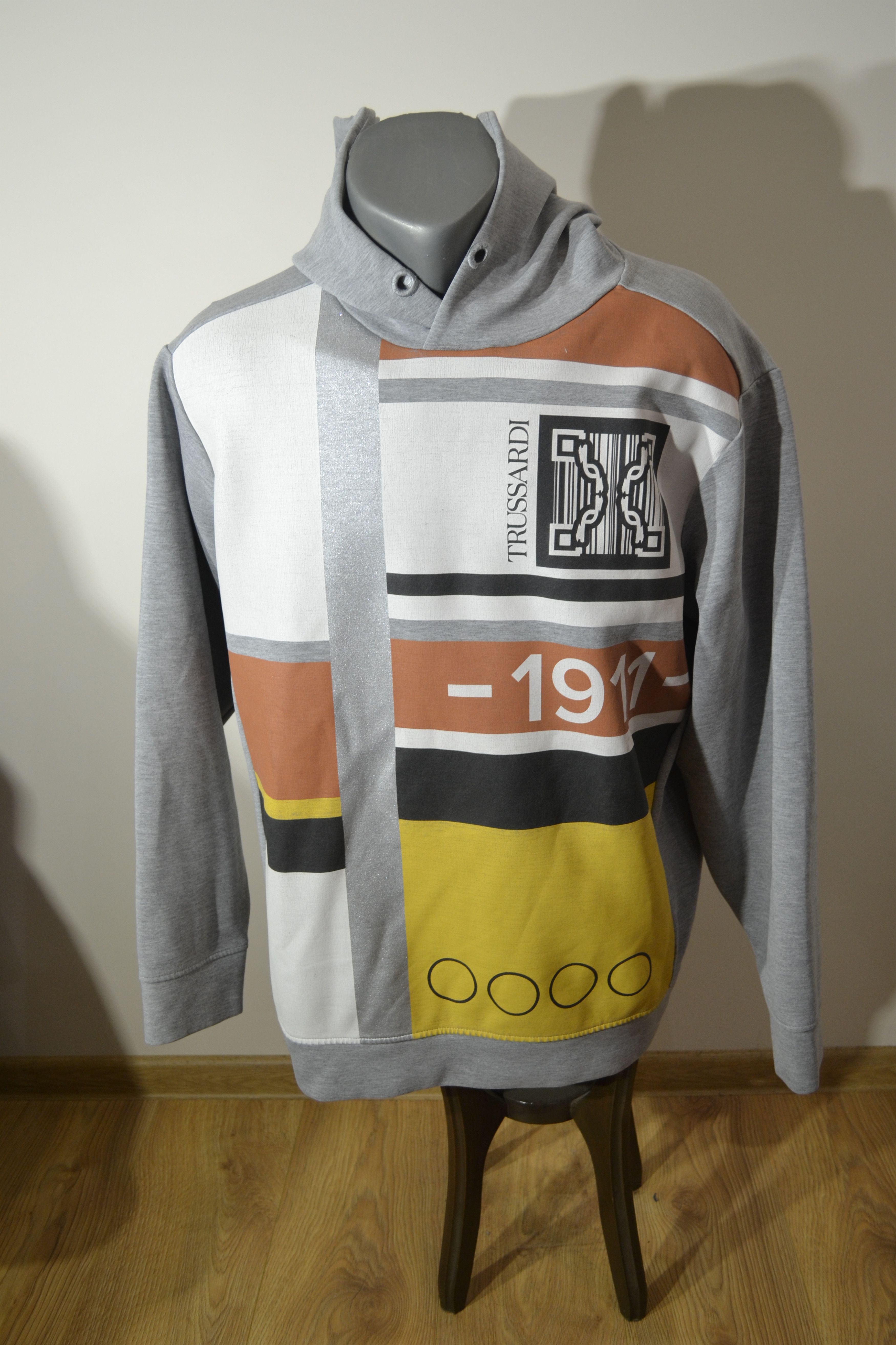 Trussardi Trussardi Graphic Hoodie – Streetwear Style - XL Size US XL / EU 56 / 4 - 2 Thumbnail