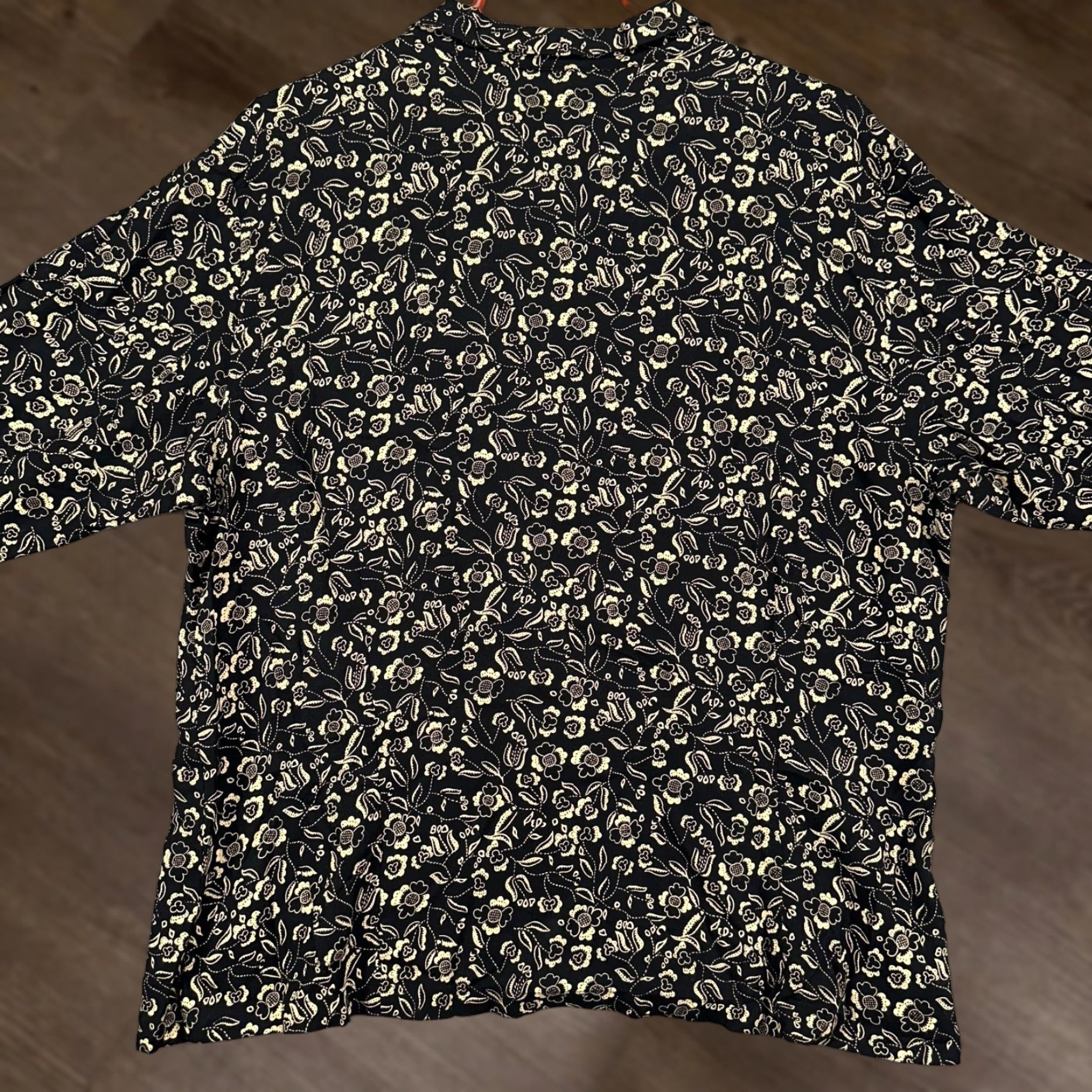 Vintage Woolrich Button-Up Shirt Womens Large Black Floral Blouse Casual Knit Polyester Collared Long Sleeve Size L / US 10 / IT 46 - 1 Thumbnail