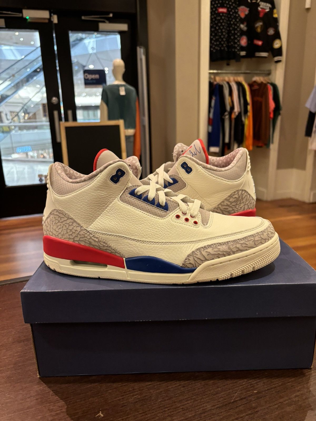 Jordan Brand Jordan 3 Retro ‘International Flight’ Size US 12 / EU 45 - 4 Thumbnail