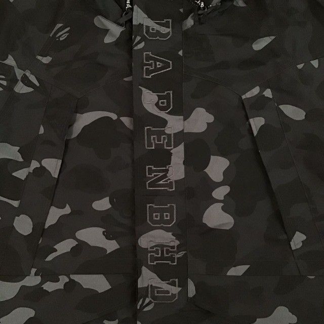 Bape × Neighborhood BAPE × NEIGHBORHOOD NBHD camo hoodie snowboard jacket APE Size US M / EU 48-50 / 2 - 2 Thumbnail