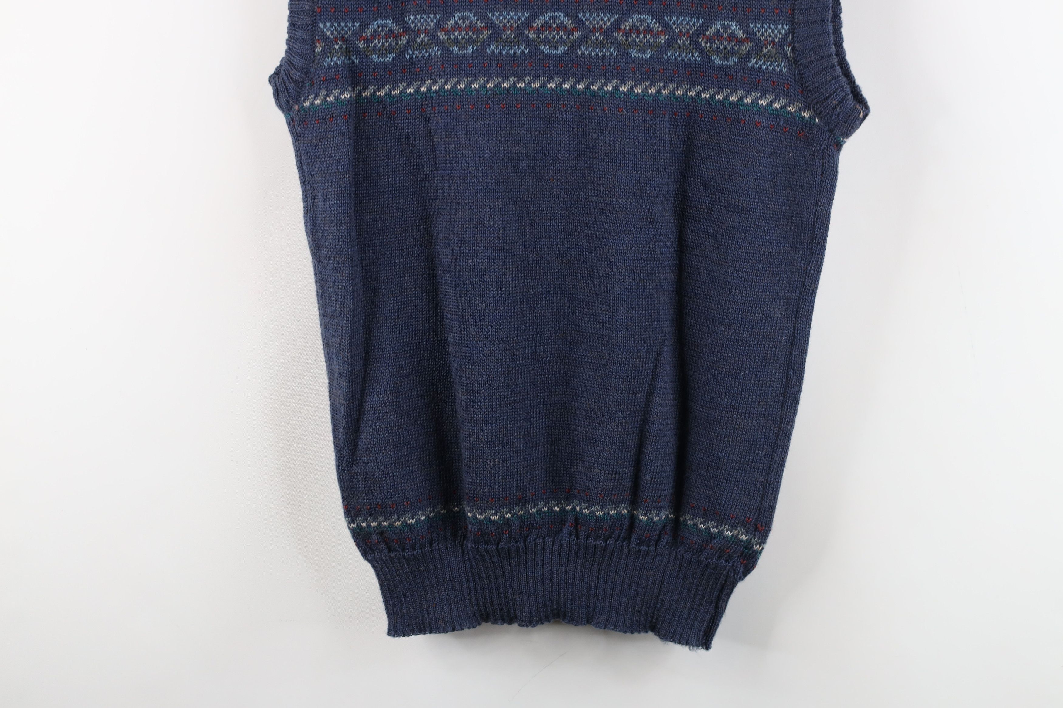Vintage Vintage 70s Streetwear Fair Isle Knit V-Neck Sweater Vest Size US M / EU 48-50 / 2 - 10 Thumbnail
