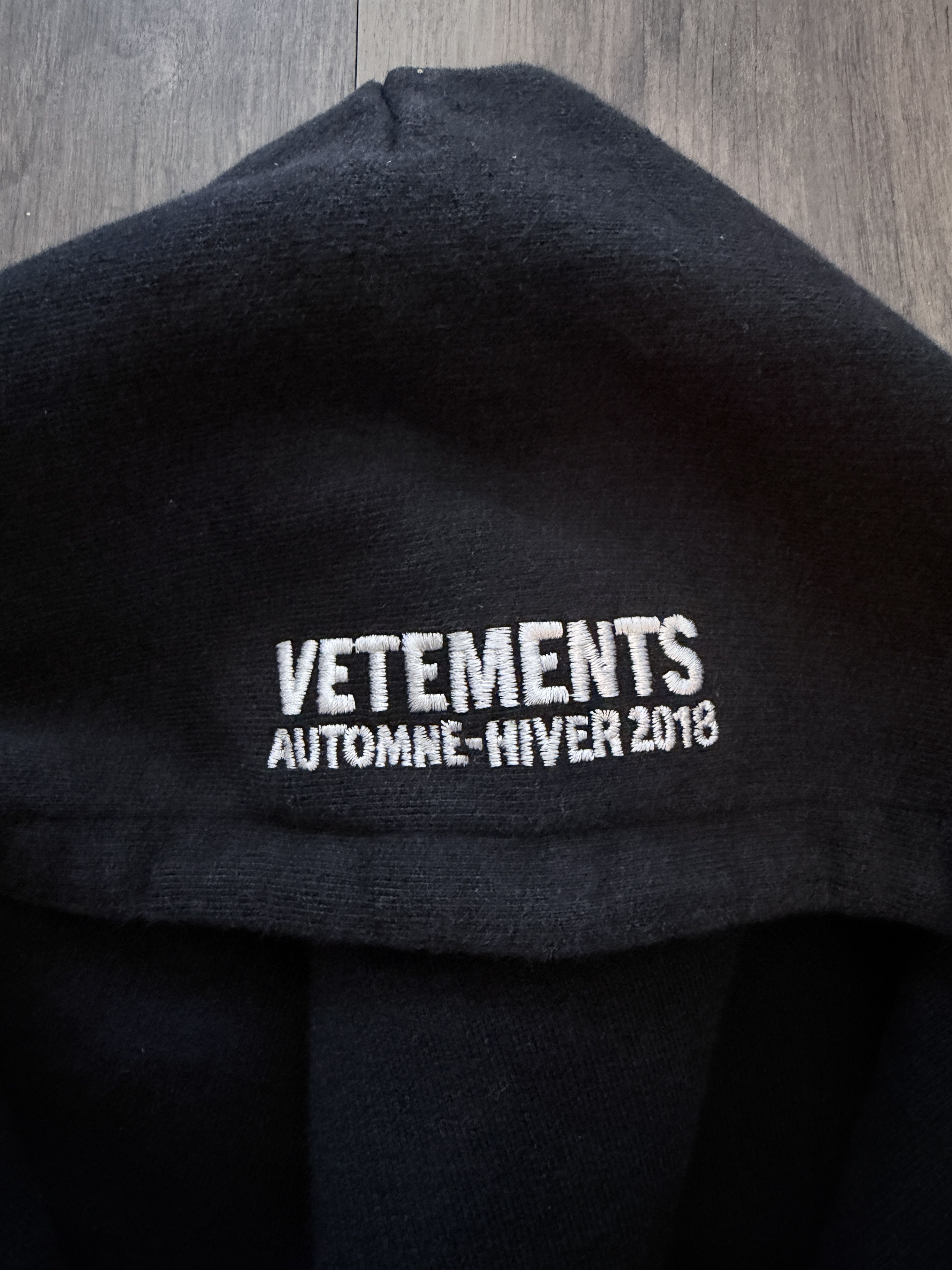 Vetements Vetements 2018 Metal Logo Tour Hoodie Black Size US L / EU 52-54 / 3 - 4 Thumbnail