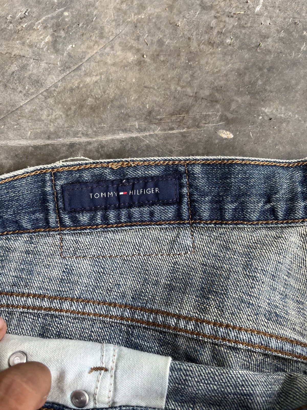 Tommy Hilfiger × Vintage Baggy Tommy Hilfiger Denim Size US 38 / EU 54 - 15 Thumbnail