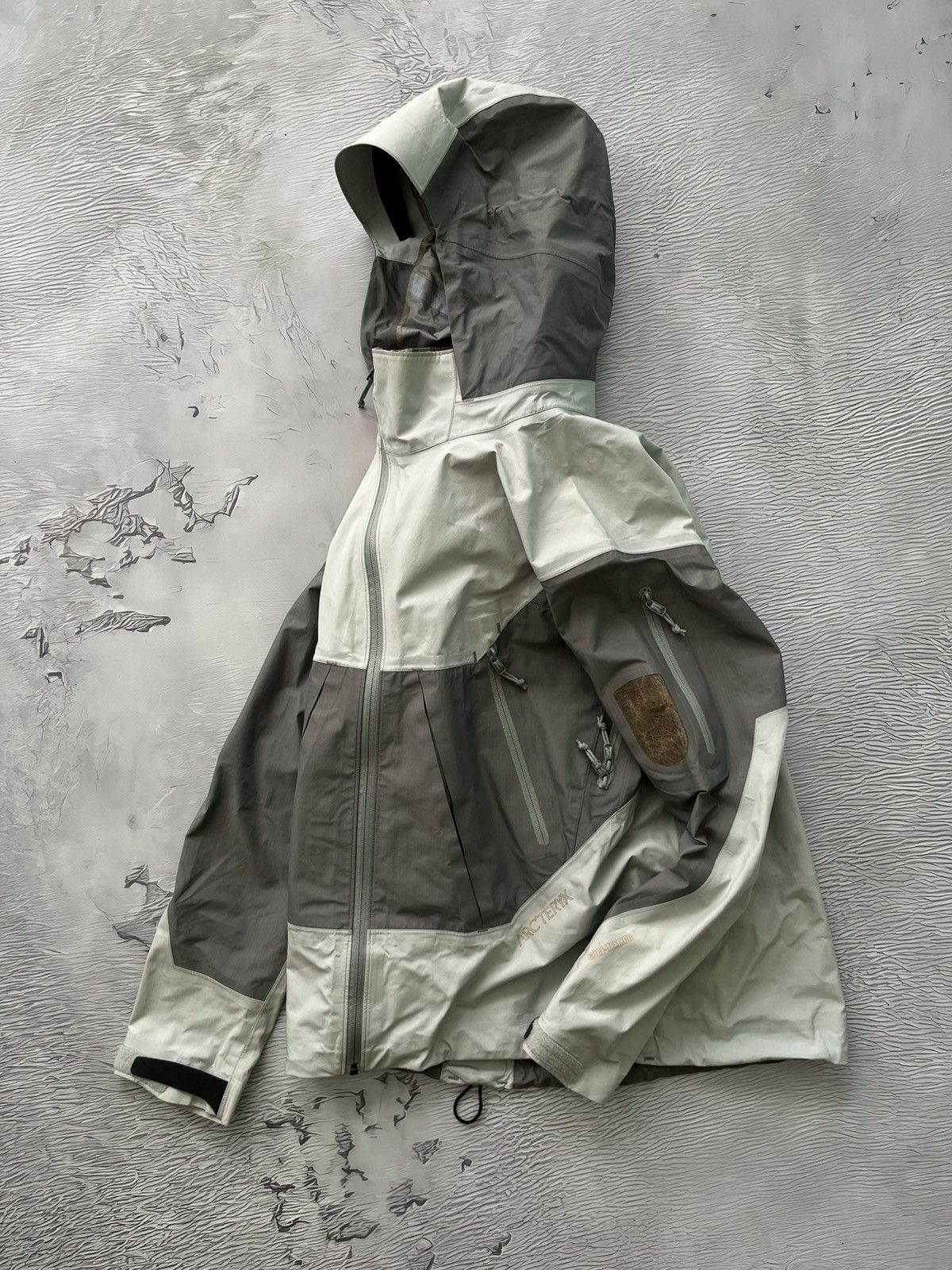 Arc'teryx Vintage 2003 Arc teryx Sidewinder Gore Tex XCR Jacket White Size M / US 6-8 / IT 42-44 - 1 Thumbnail