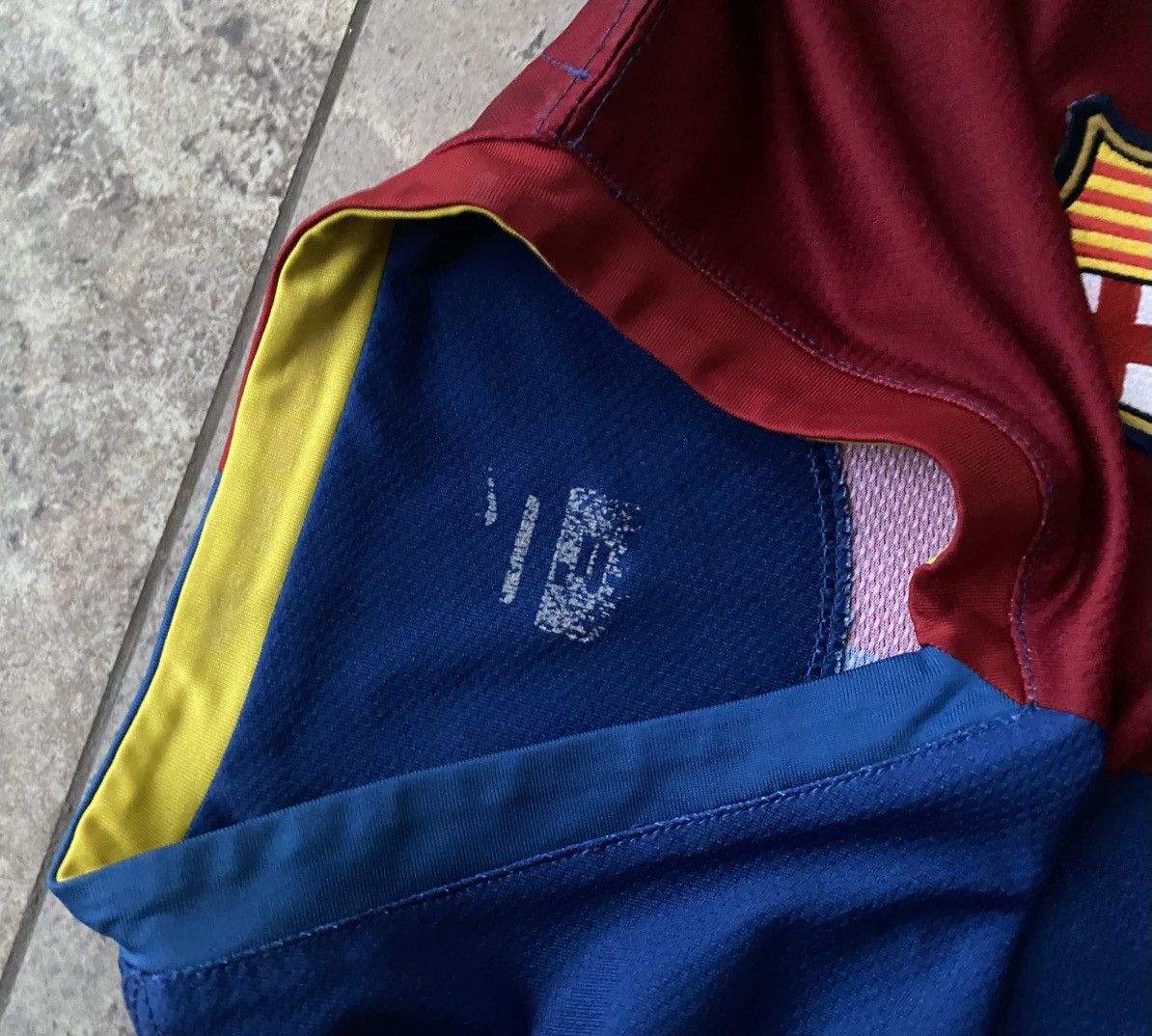 Vintage Messi 2006-2007 Kit F.C Barcelona #19 (Like New) Size US M / EU 48-50 / 2 - 7 Thumbnail