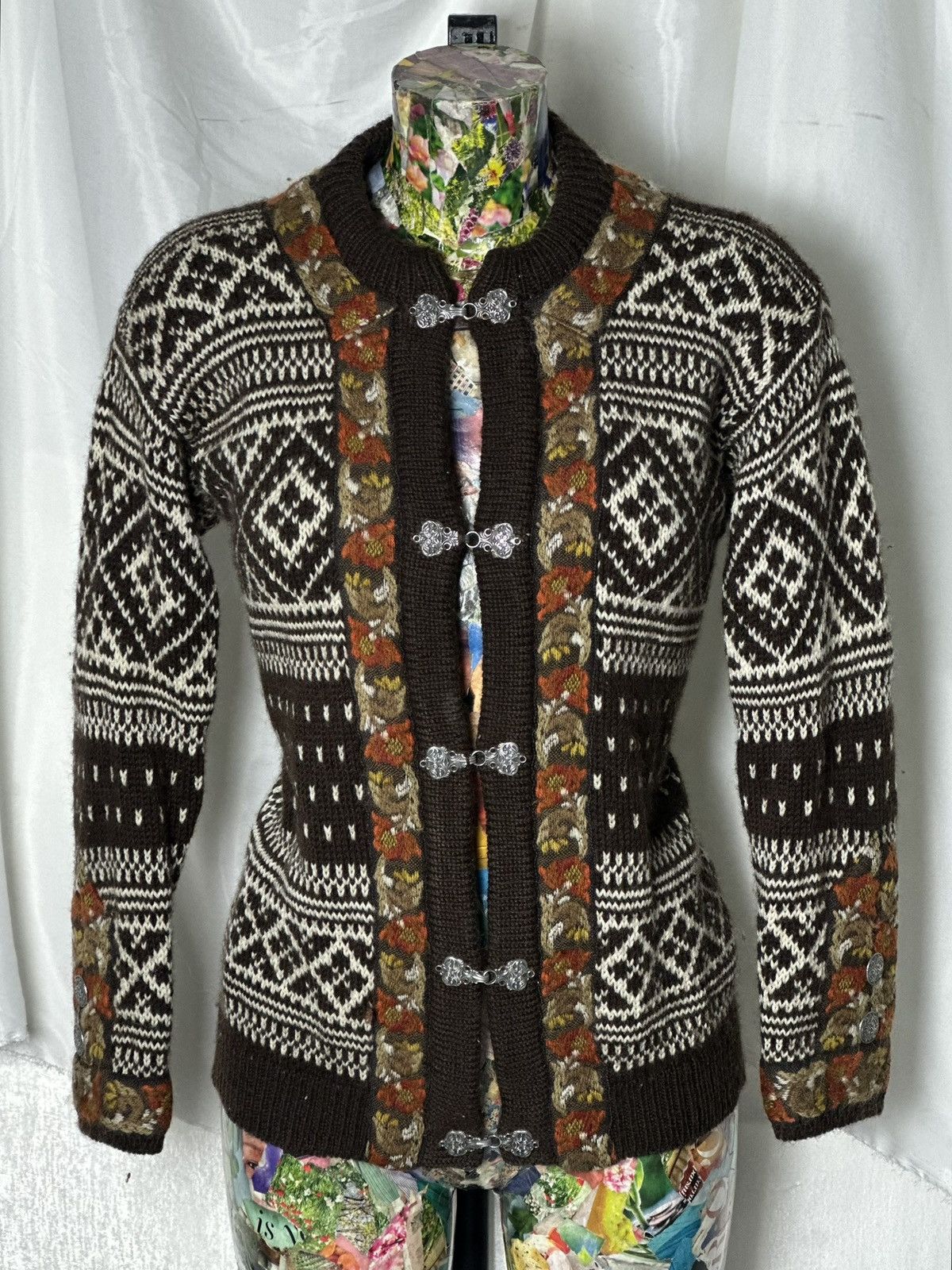 Dale Of Norway Vintage 100% Wool Dale Norway Autumnal Chain Buckle Cardigan Size US S / EU 44-46 / 1 - 2 Thumbnail