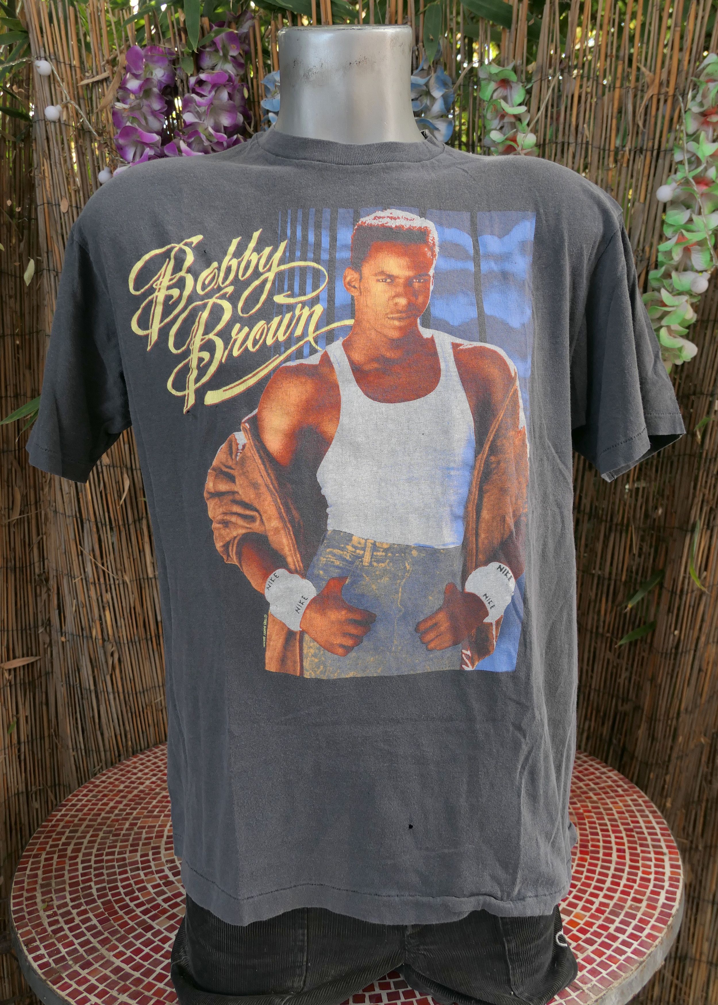Vintage 80's Vintage 1988 BOBBY BROWN T Shirt Large With Hanes Tag Size US L / EU 52-54 / 3 - 2 Thumbnail