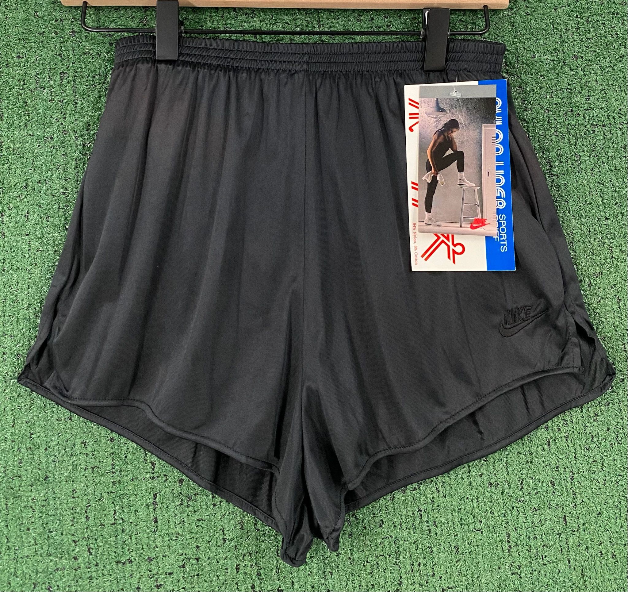 Nike 90's Nike Spellout Black Sprinter Run Short Shorts Small Size 28" / US 6 / IT 42 - 1 Thumbnail