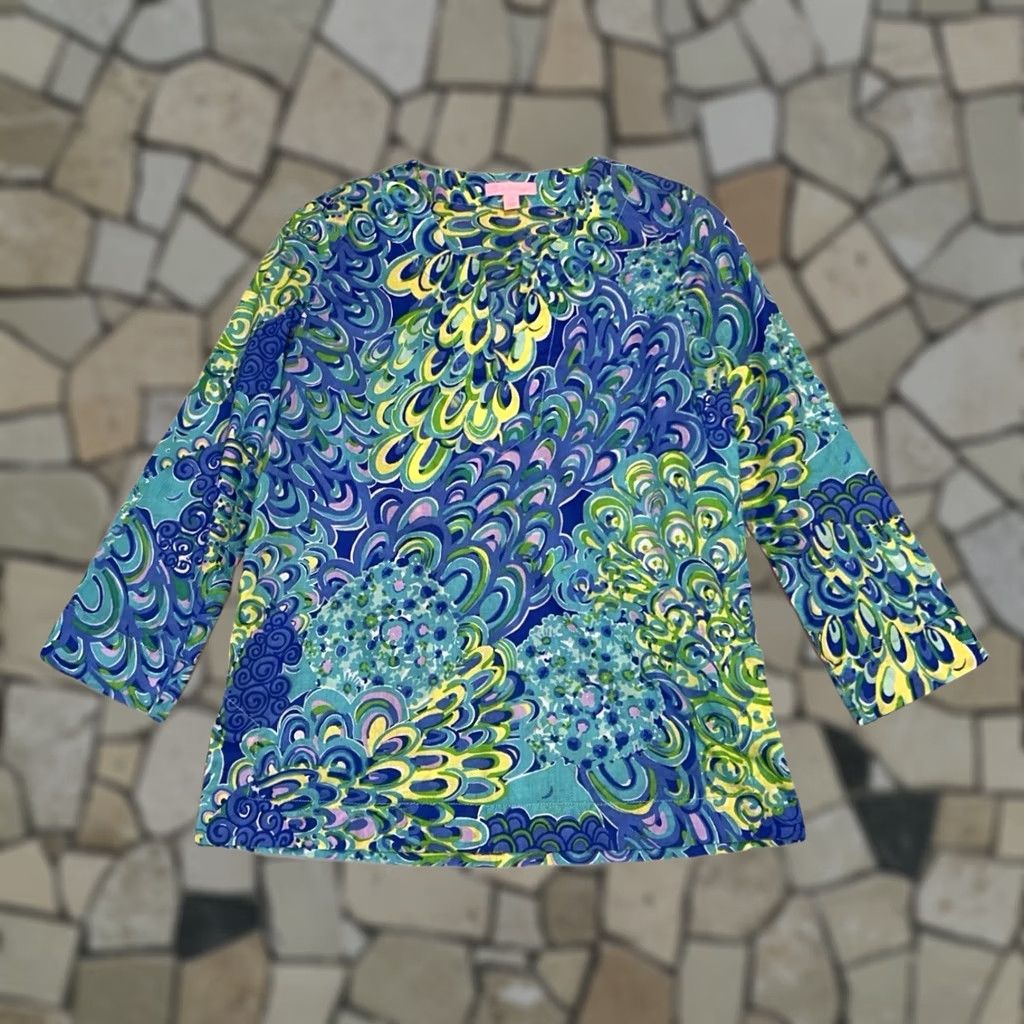 Lilly Pulitzer Lilly Pulitzer Women's XS Sea Blue Tunic Top Long Sleeve Floral V-Neck Pullover Casual Travel Beach Tropical Size XS / US 0-2 / IT 36-38 - 1 Thumbnail
