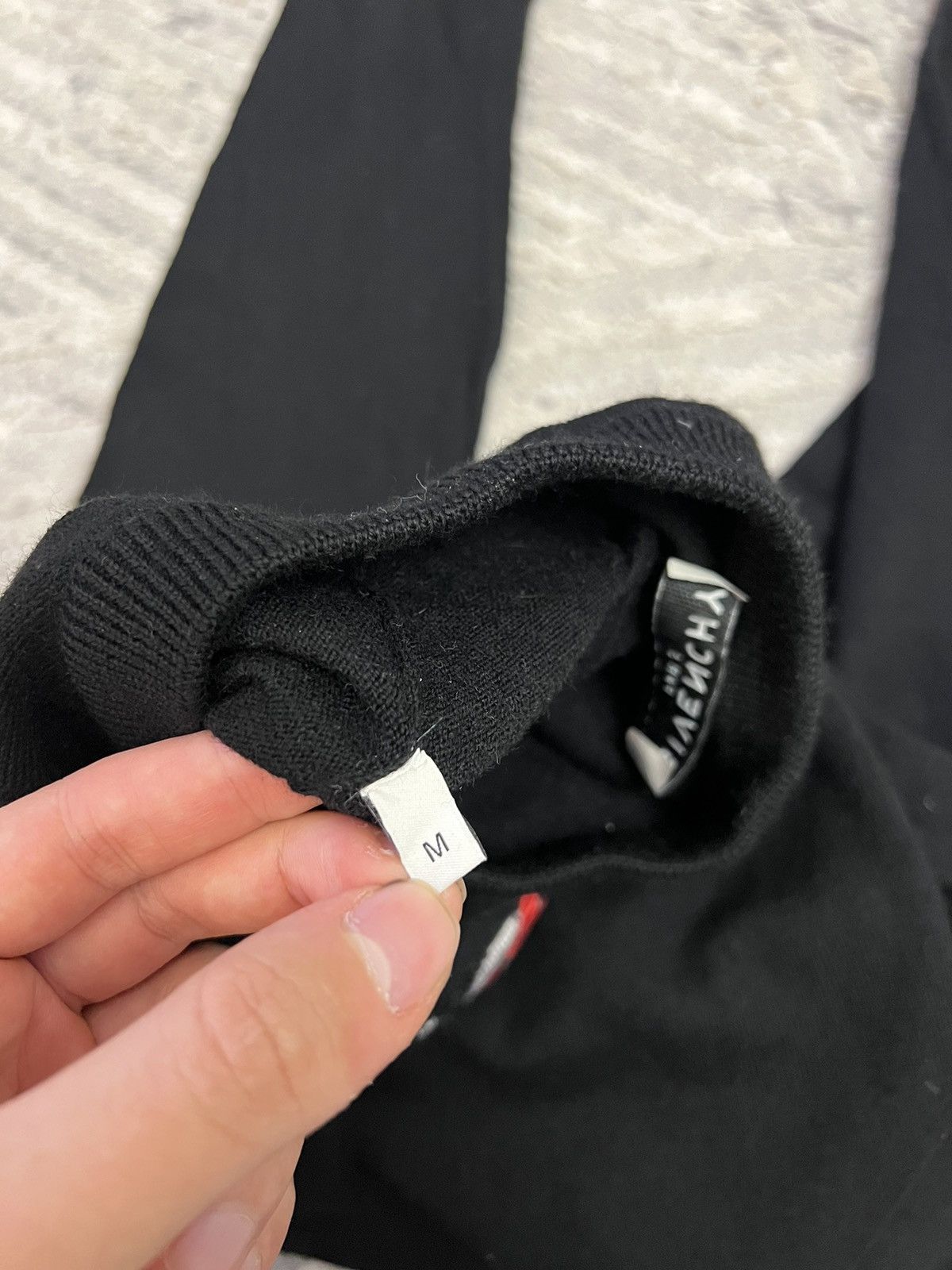 Givenchy Givenchy embroided logo wool knit Size US M / EU 48-50 / 2 - 7 Thumbnail