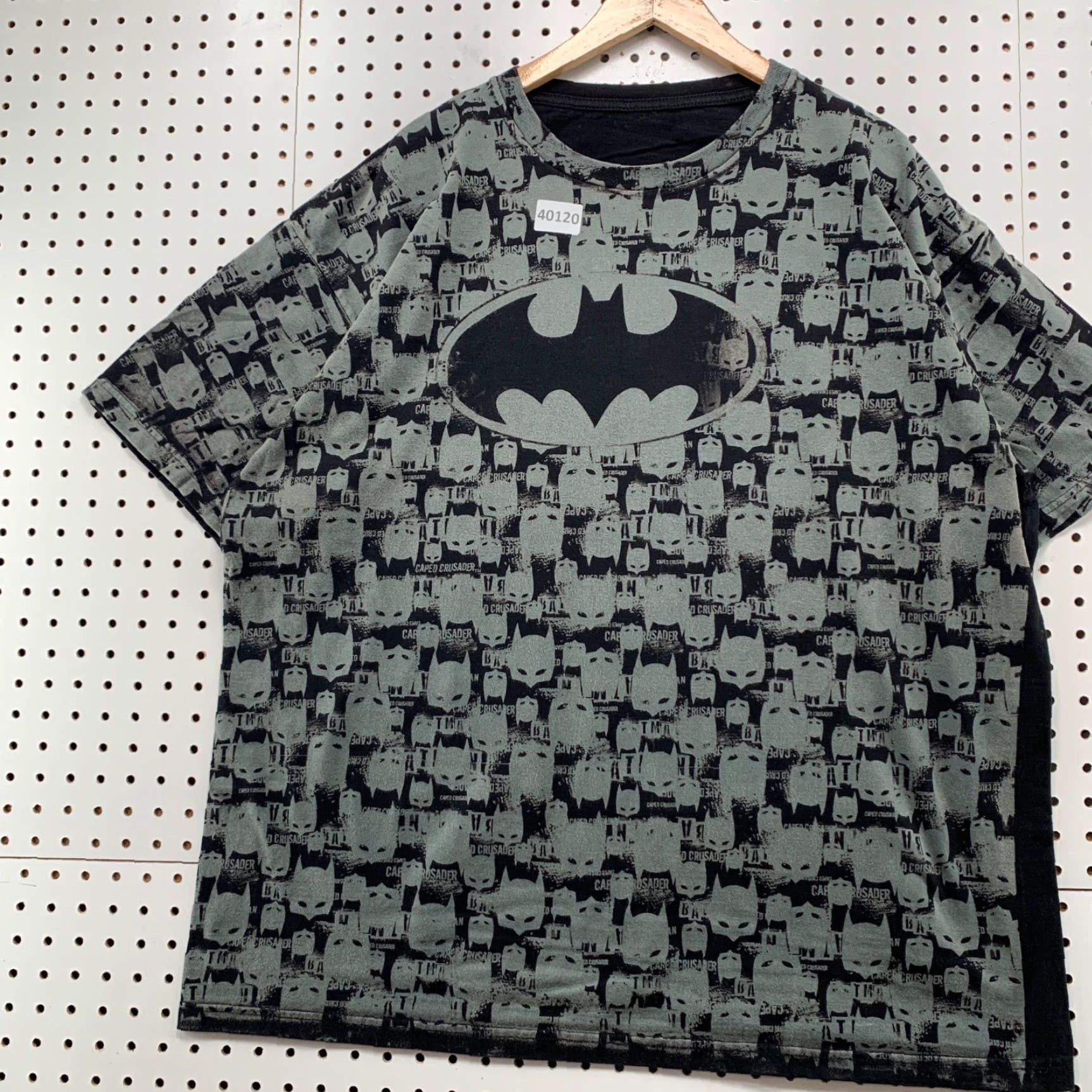 Gloverall VINTAGE Batman Caped Crusader AOP Shirt Mens 2XL Black Gray All Over Print Size US XXL / EU 58 / 5 - 3 Thumbnail