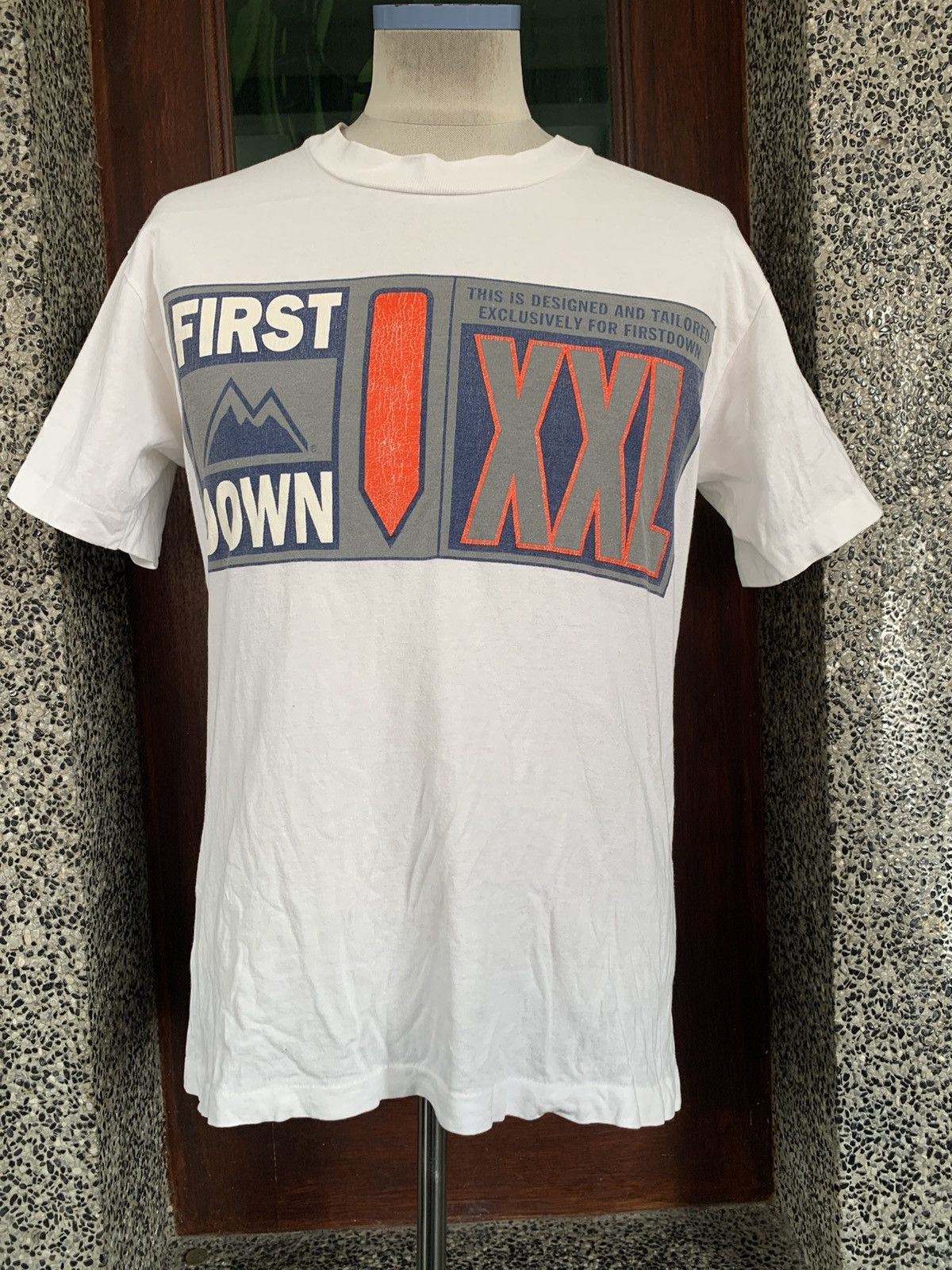 Vintage Vintage 90s First Down Big Logo T Shirt Size US M / EU 48-50 / 2 - 1 Thumbnail