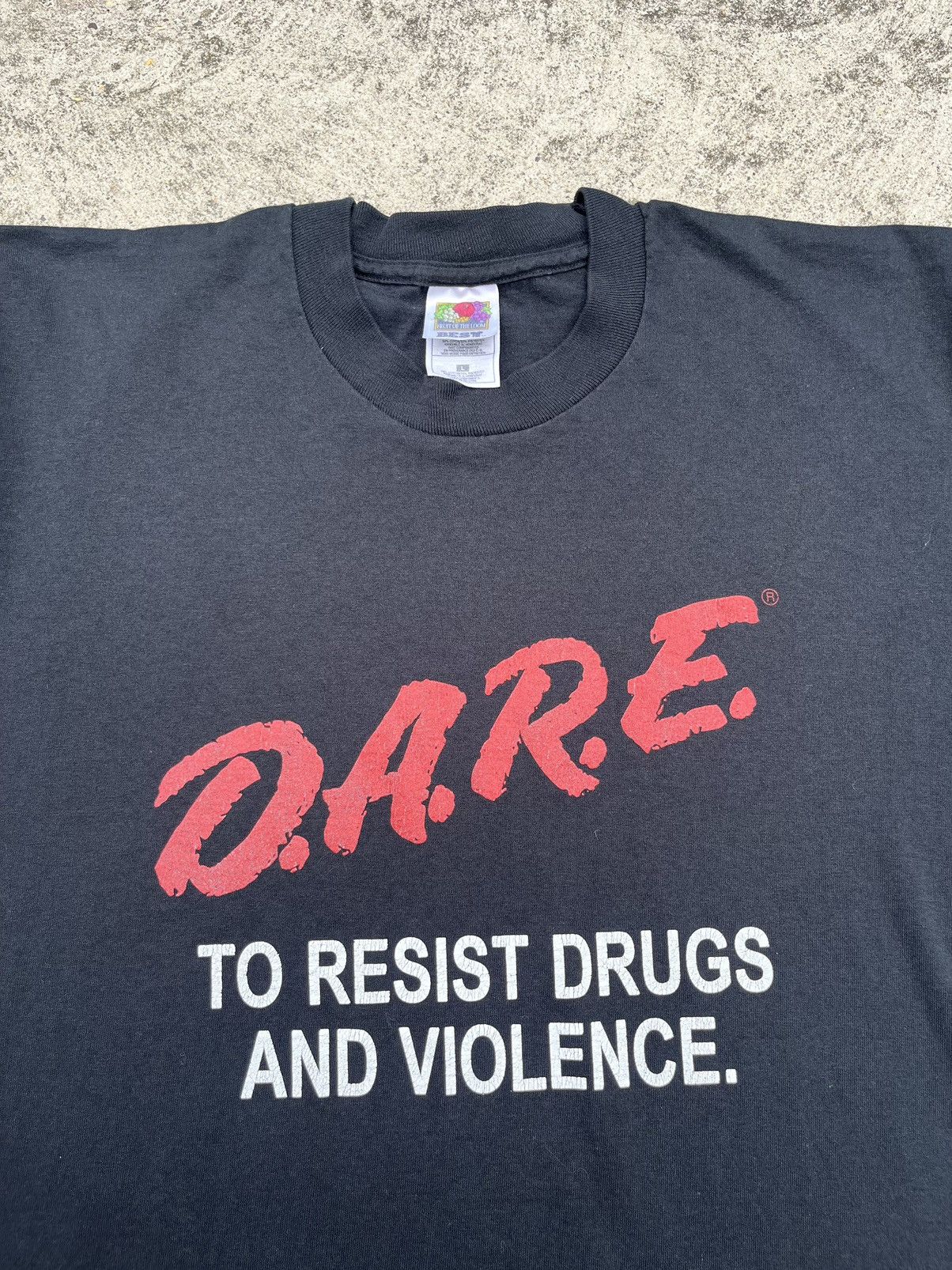 Vintage Vintage 90’s D.A.R.E. “To Resist Drugs and Violence” T-Shirt Size US L / EU 52-54 / 3 - 2 Thumbnail