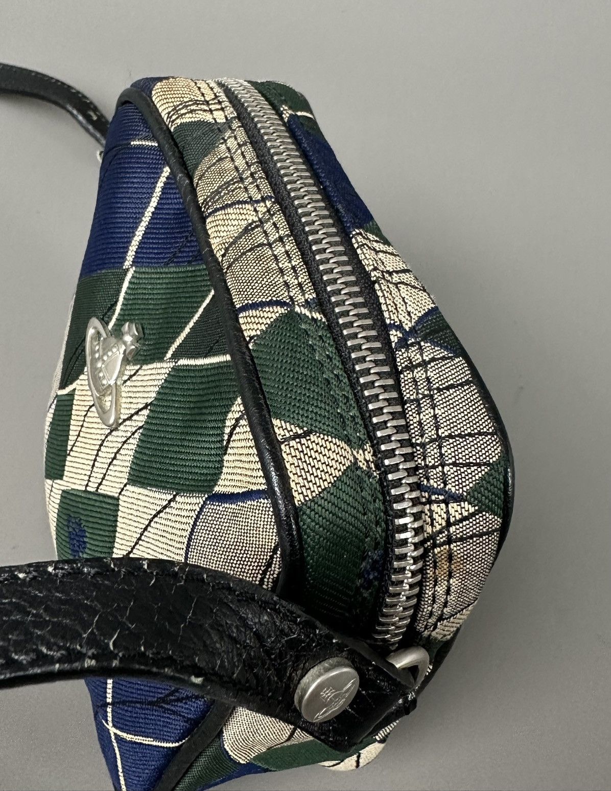 Vivienne Westwood Vivienne Westwood - Vintage Tartan Orb Logo Men’s Sling Bag Size ONE SIZE - 9 Thumbnail