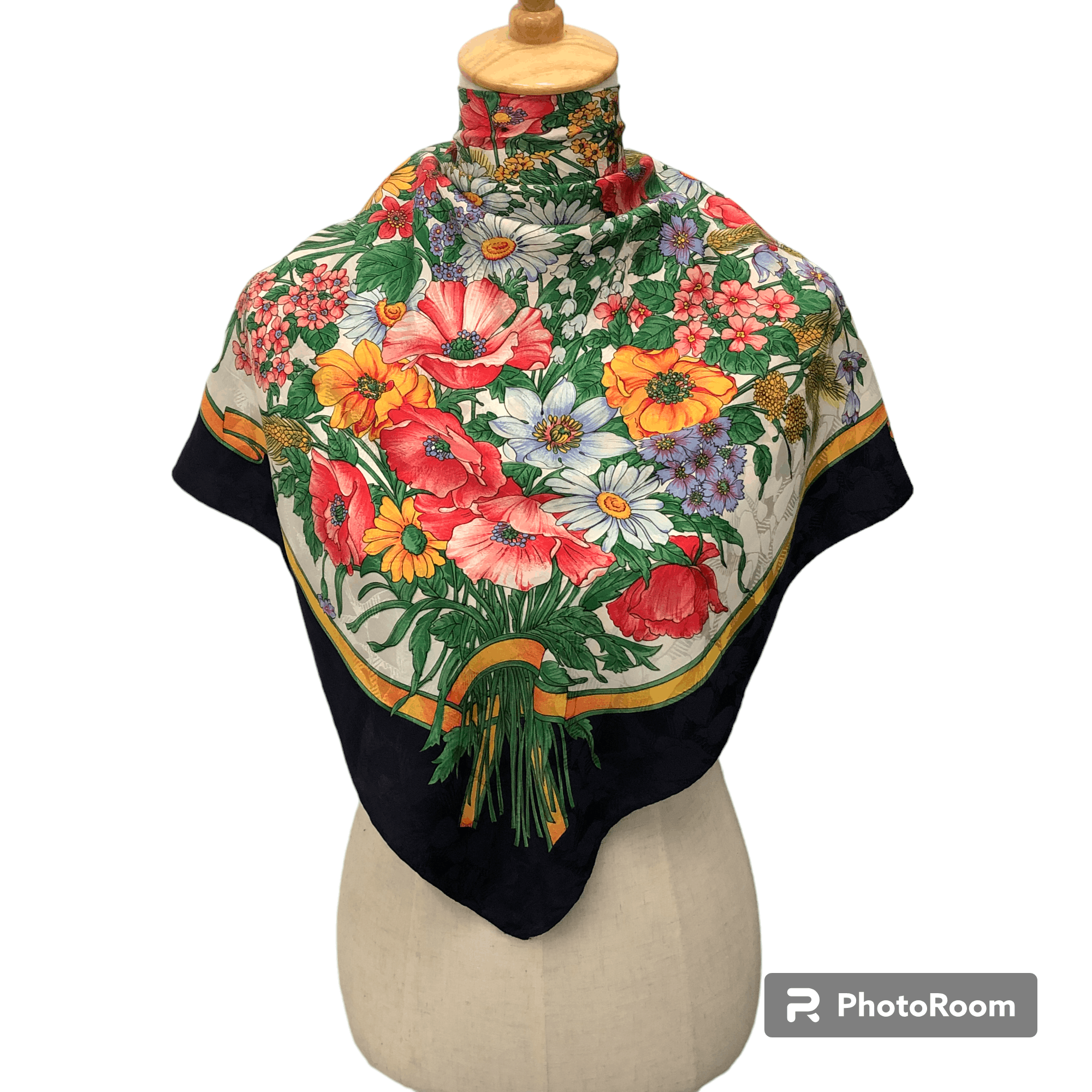 Vintage Vintage Luxury Flower Bouquet Vintage Silk Scarf M314 Size ONE SIZE - 1 Thumbnail