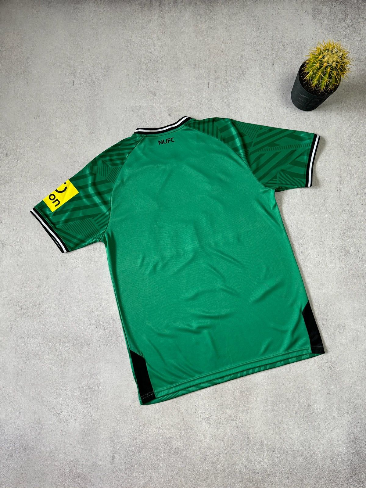 Castore Castore New Castle United Jersey Soccer T Shirt Rare XL Size Size US XL / EU 56 / 4 - 7 Thumbnail