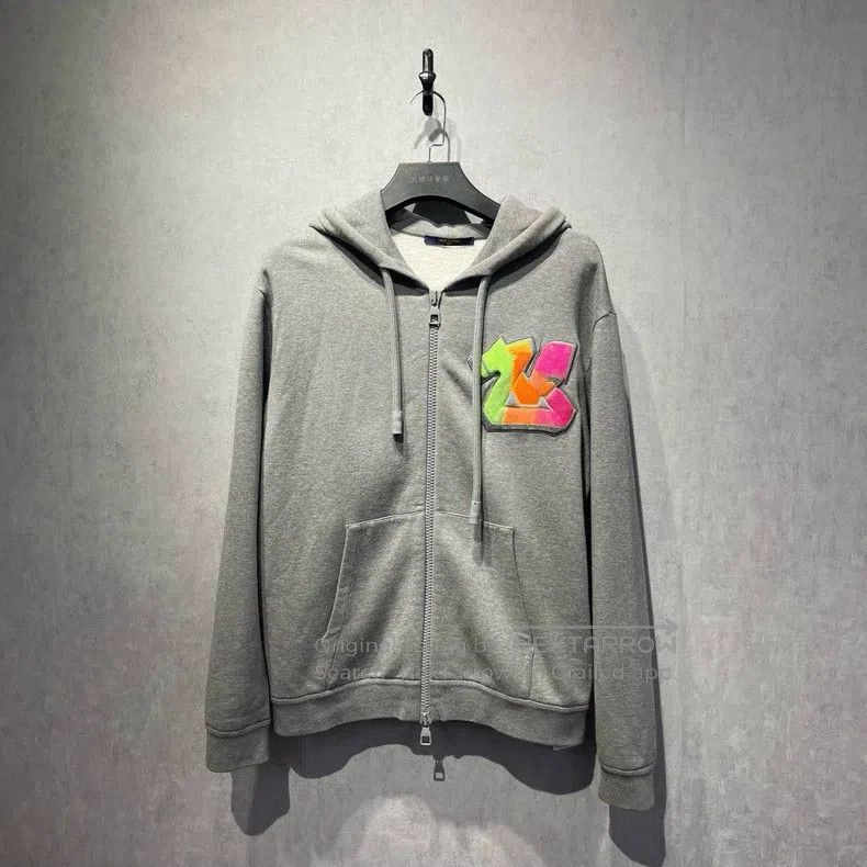 Louis Vuitton Louis Vuitton 3D logo printed hooded jacket Size US L / EU 52-54 / 3 - 1 Thumbnail