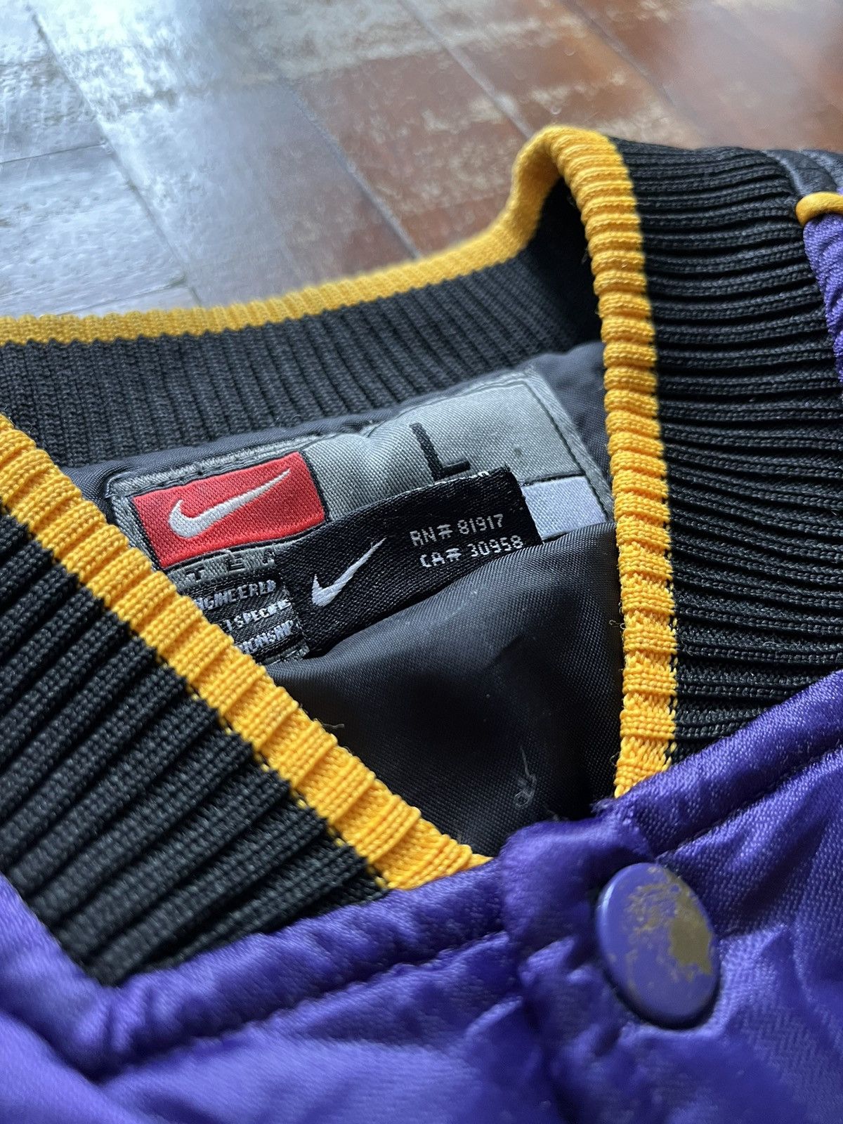 Nike × Vintage Vintage Nike LA Lakers NBA Bomber Jacket Size US S / EU 44-46 / 1 - 5 Thumbnail