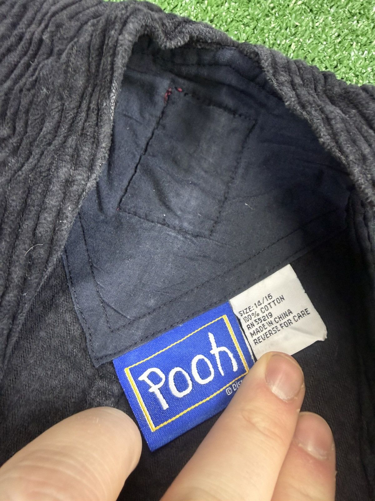 Vintage Vintage Embroidered Winnie-the-Pooh black 14/15 Size 30" / US 8 / IT 44 - 3 Thumbnail