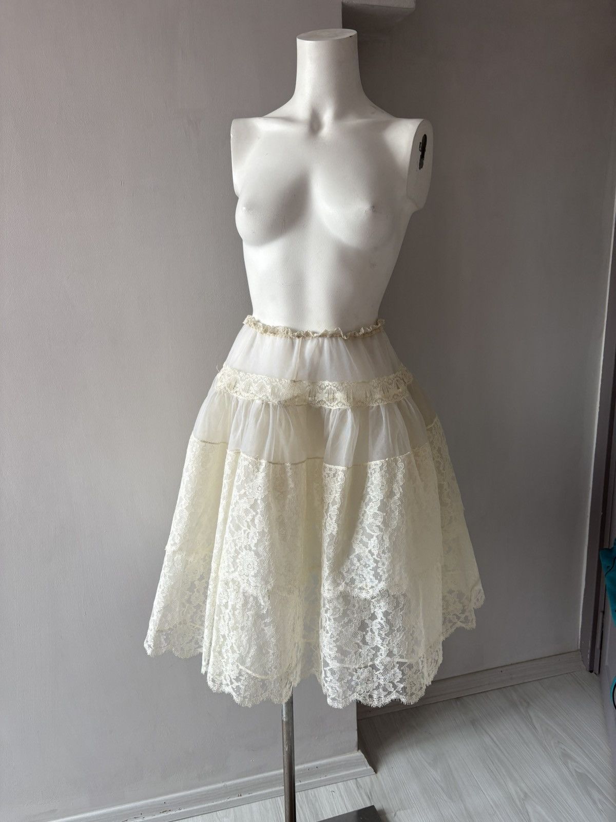 Vintage Vintage petticoat Size 26" / US 2 / IT 38 - 4 Thumbnail