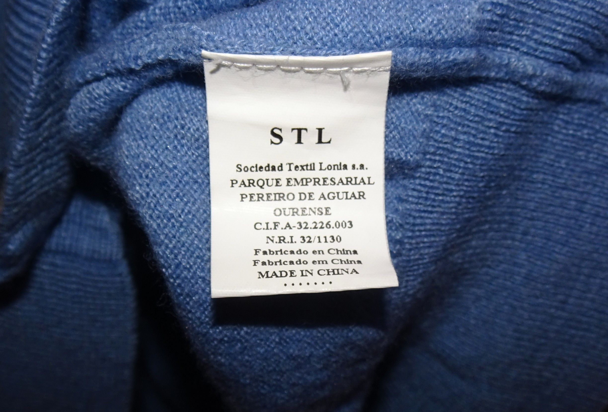 Carolina Herrera CAROLINA HERRERA V-NECK CASHMERE SILK WOOL CARDIGAN Size US M / EU 48-50 / 2 - 2 Thumbnail