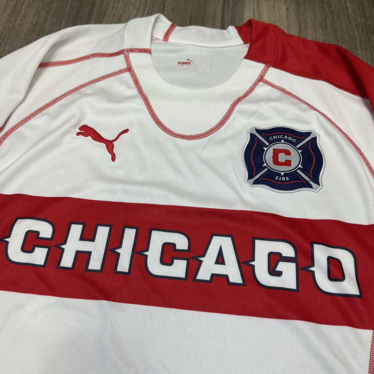 Puma Chicago Fire 2005 away shirt Size US M / EU 48-50 / 2 - 3 Thumbnail