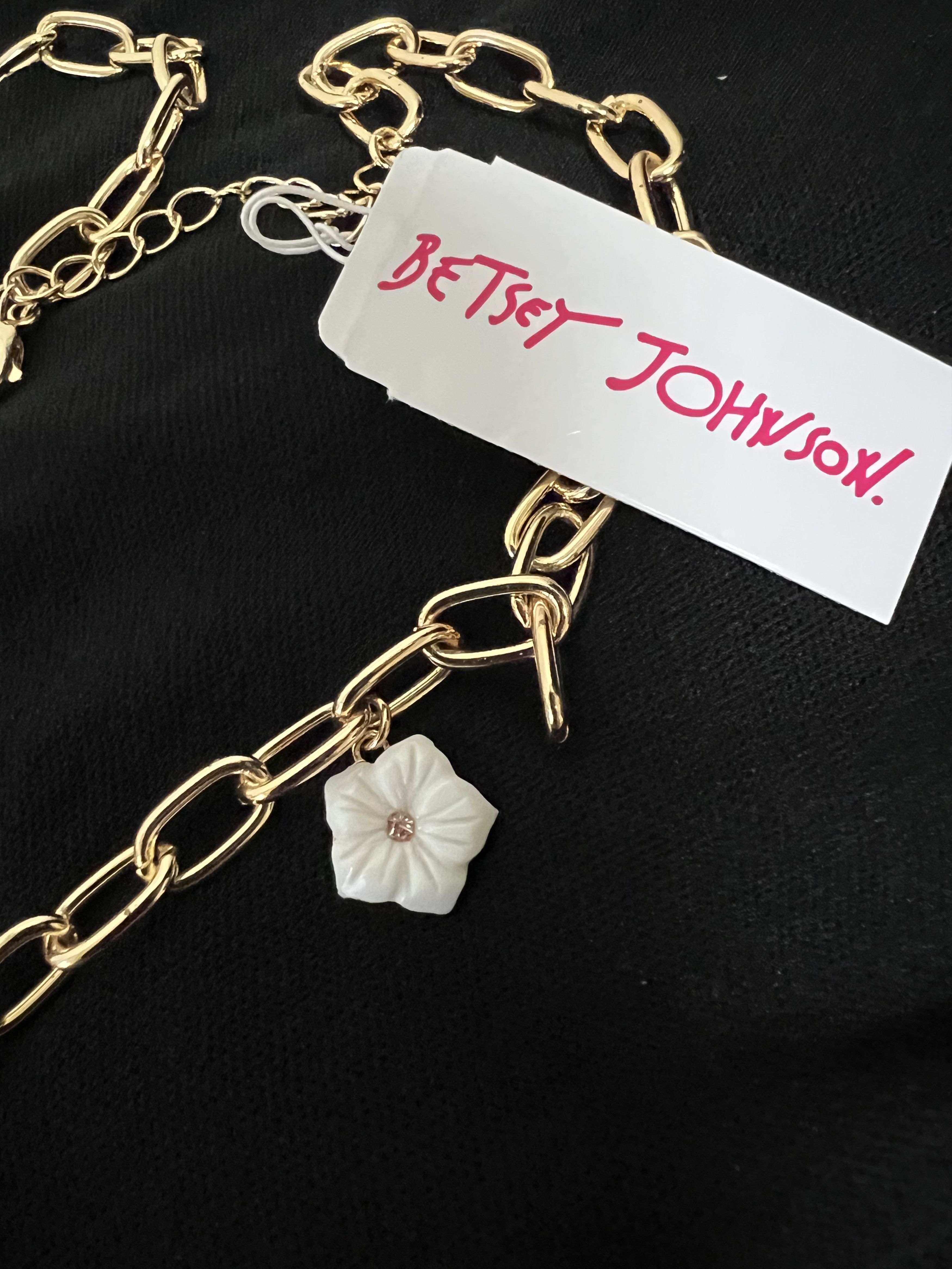 Betsey Johnson New with Tag Betsey Johnson Scallop Seashell Necklace Size ONE SIZE - 3 Thumbnail