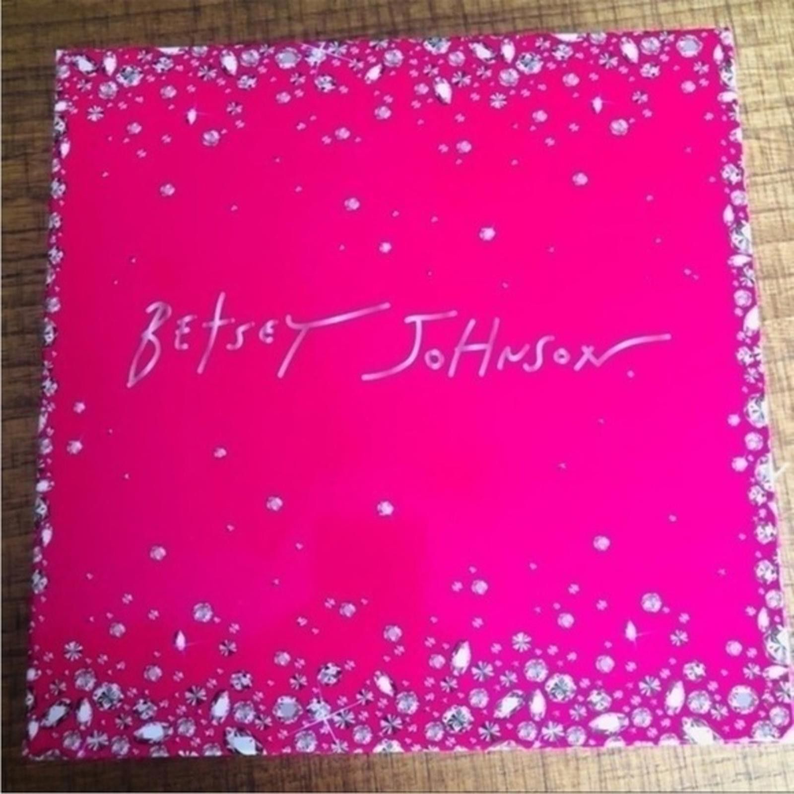 Designer Betsey Johnson Crossbody Bag With AirPod Case NWT Size ONE SIZE - 4 Thumbnail