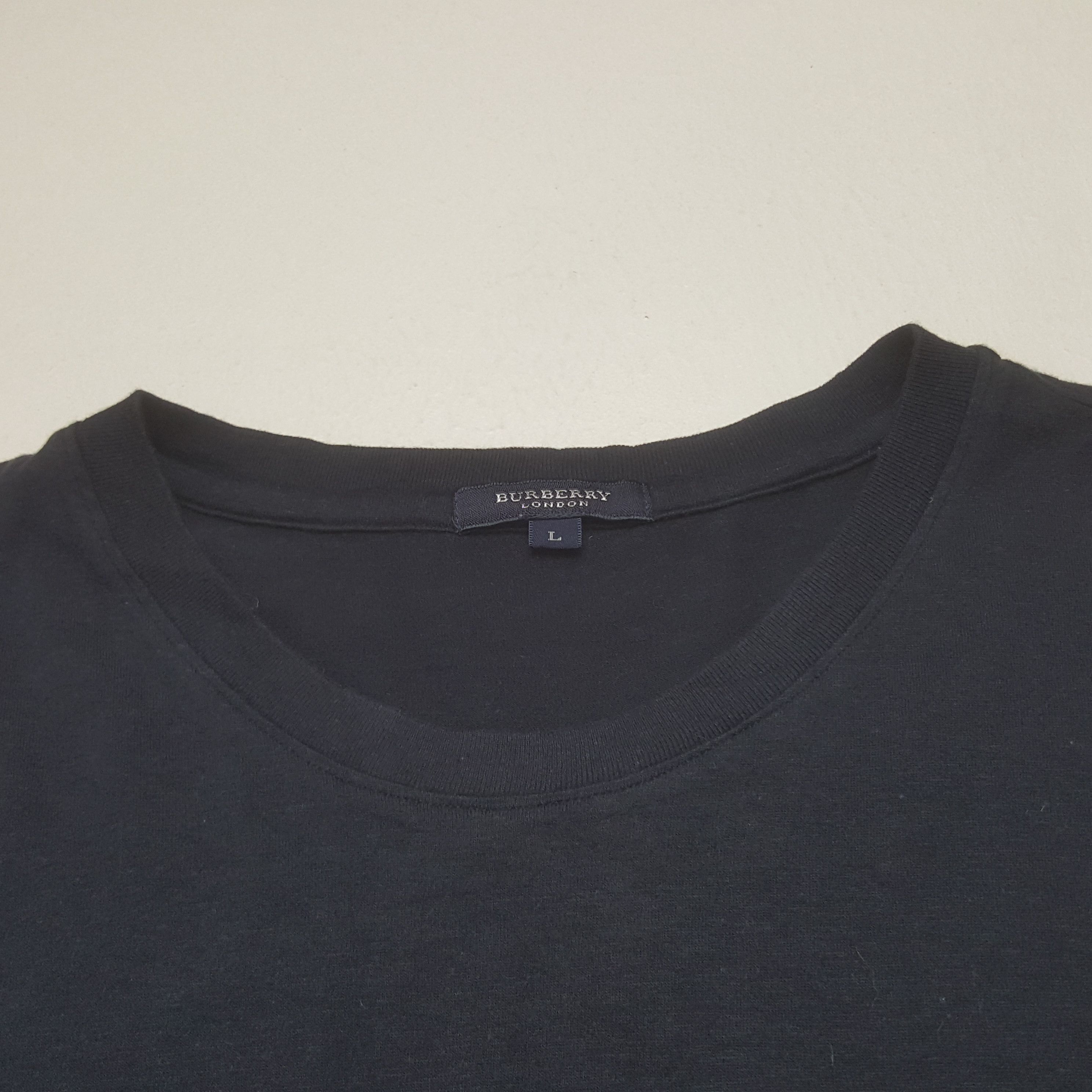 Burberry Vintage Burberry London Spell Out Nova Check Logo Tshirt Size US S / EU 44-46 / 1 - 4 Thumbnail