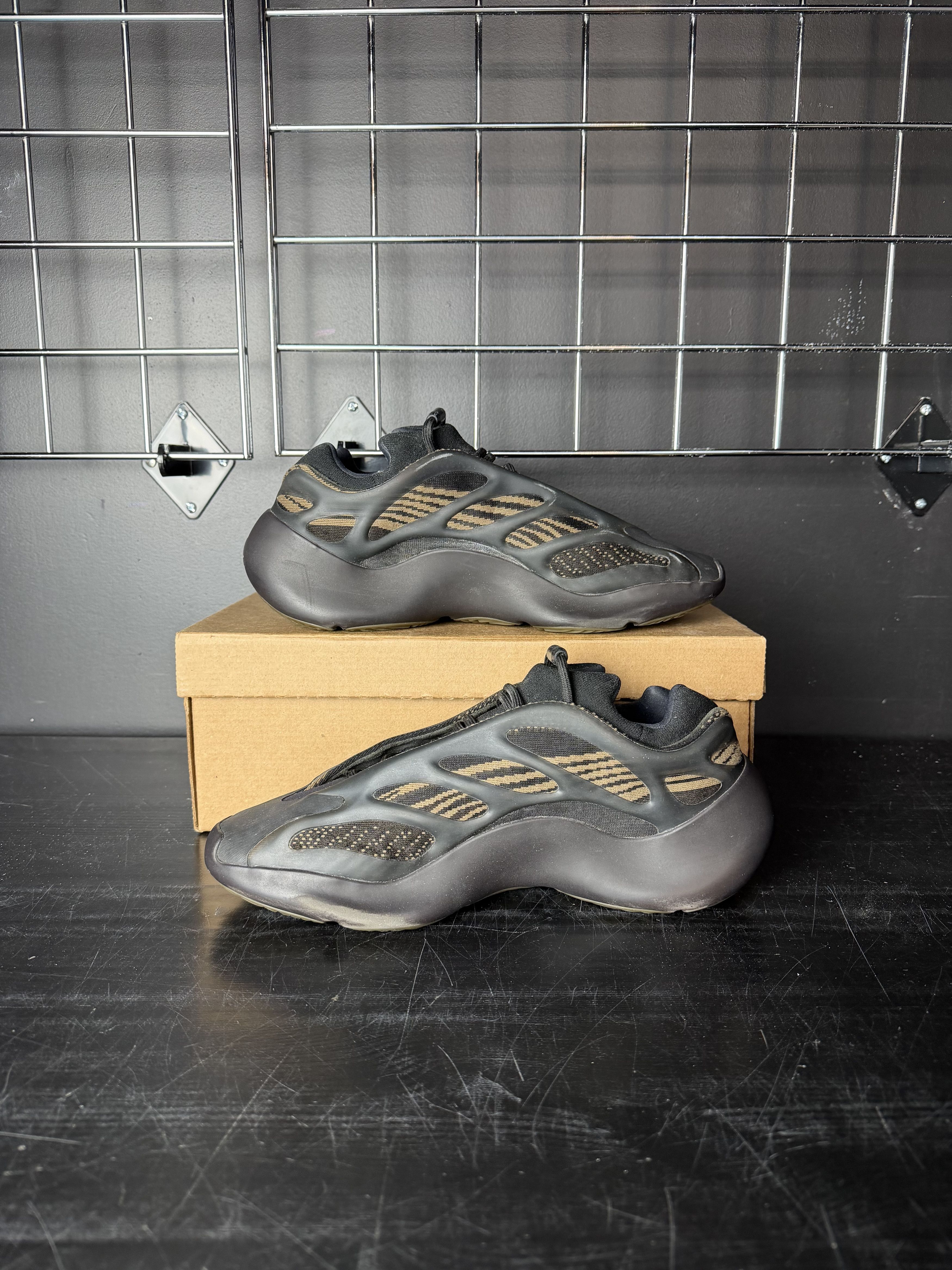 Adidas adidas Yeezy 700 V3 "Clay Brown" **PRE-OWNED** REP. BOX Size US 10.5 / EU 43-44 - 3 Thumbnail