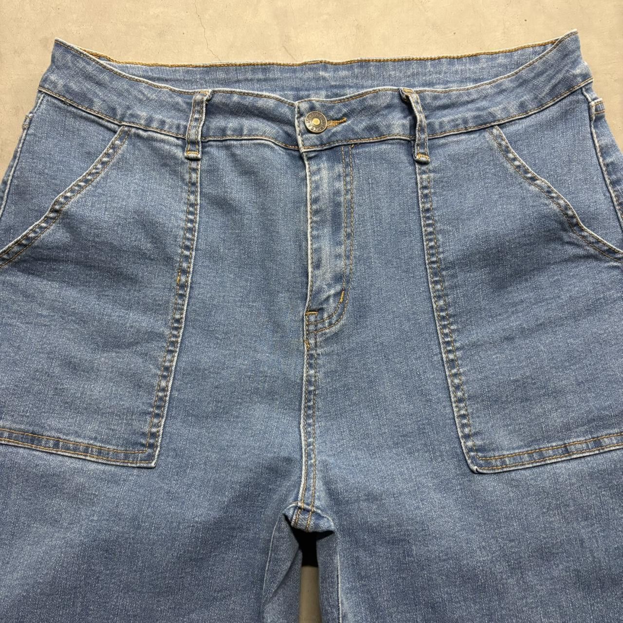 Vintage Crazy Vintage Y2K/2000s WideLeg Baggy Medium Wash Denim Jeans! Size US 32 / EU 48 - 2 Thumbnail