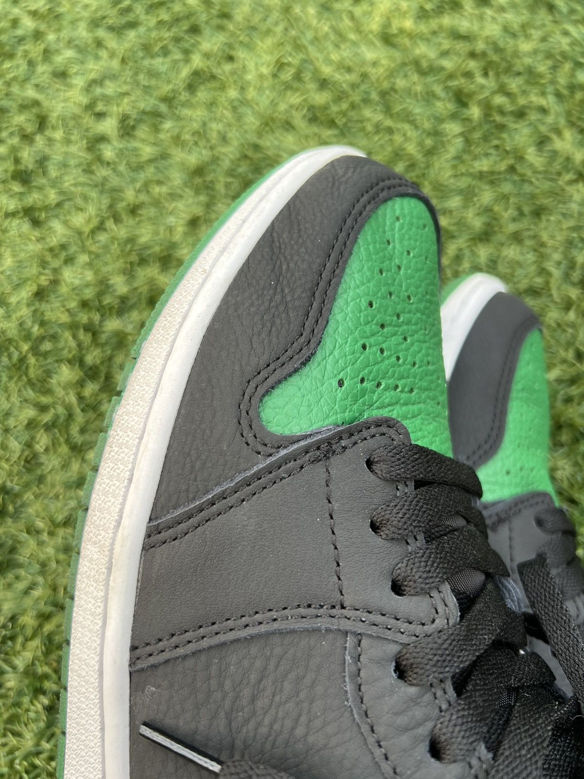 Jordan Brand Jordan 1 Retro High Pine Green Size US 10 / EU 43 - 13 Thumbnail