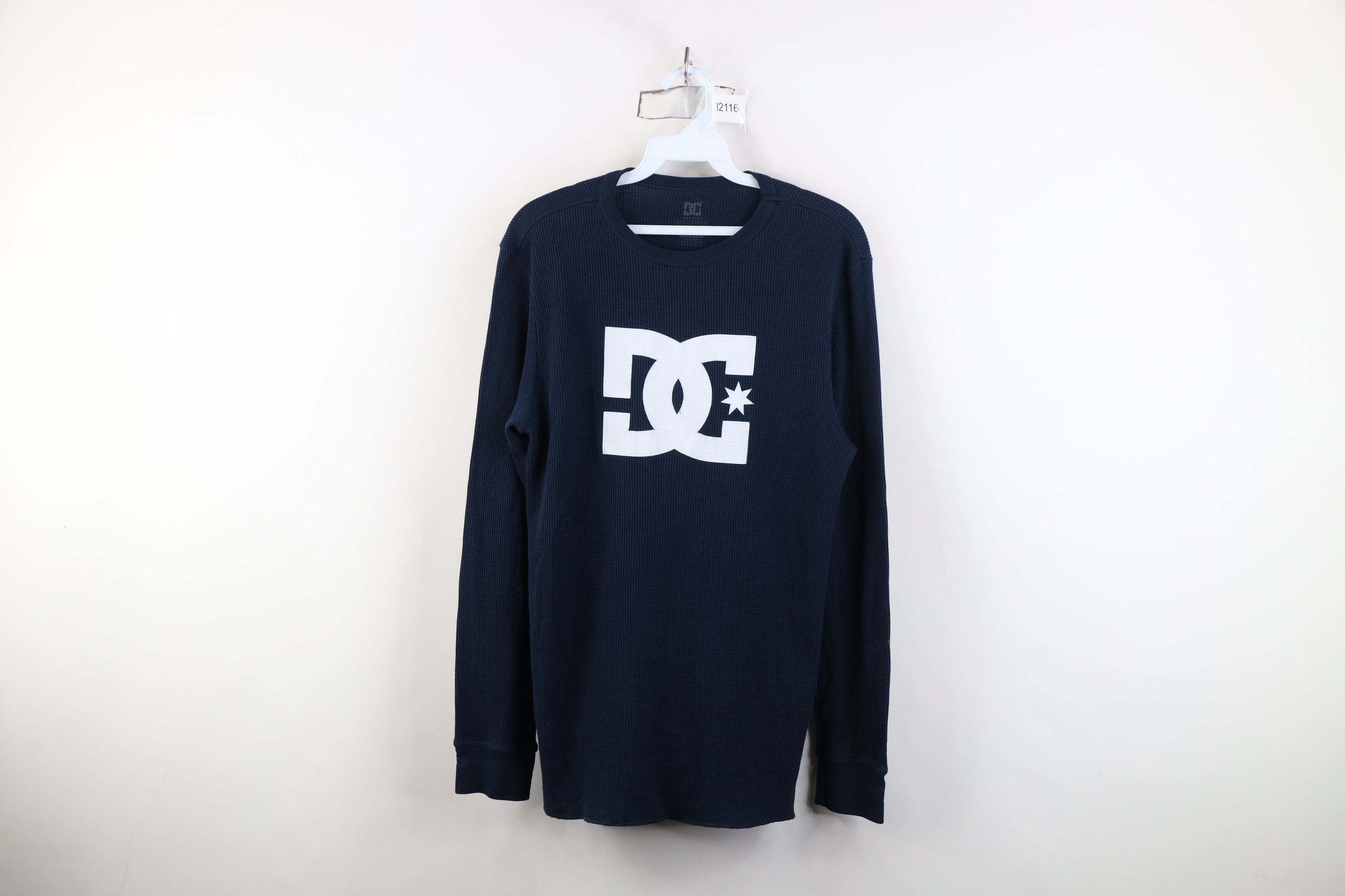Vintage Vintage DC Shoes Skateboarding Knit Long Sleeve T-Shirt Size US L / EU 52-54 / 3 - 1 Thumbnail