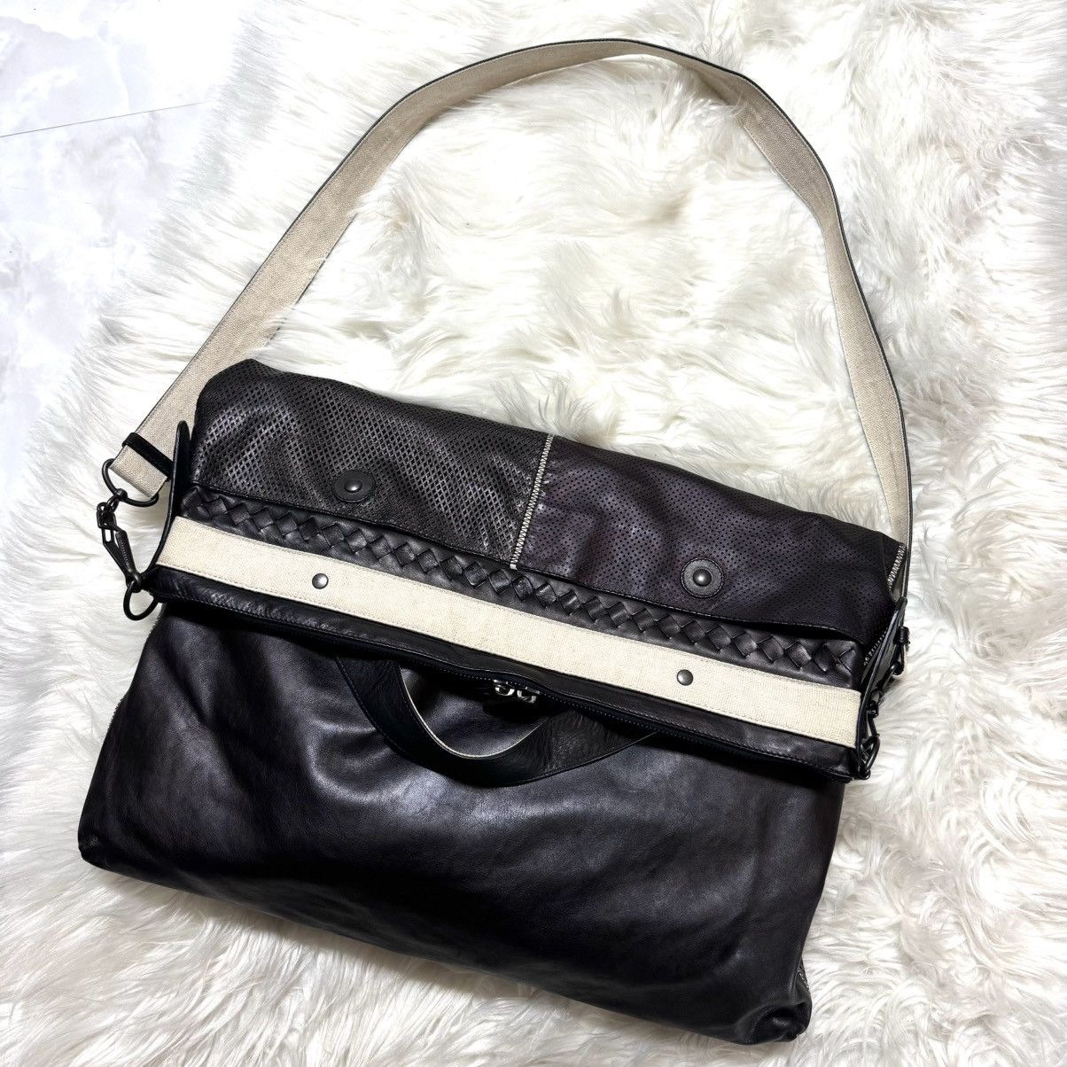 Bottega Veneta runway, Bottega Veneta mesh leather shoulder clutch bag Size ONE SIZE - 6 Thumbnail