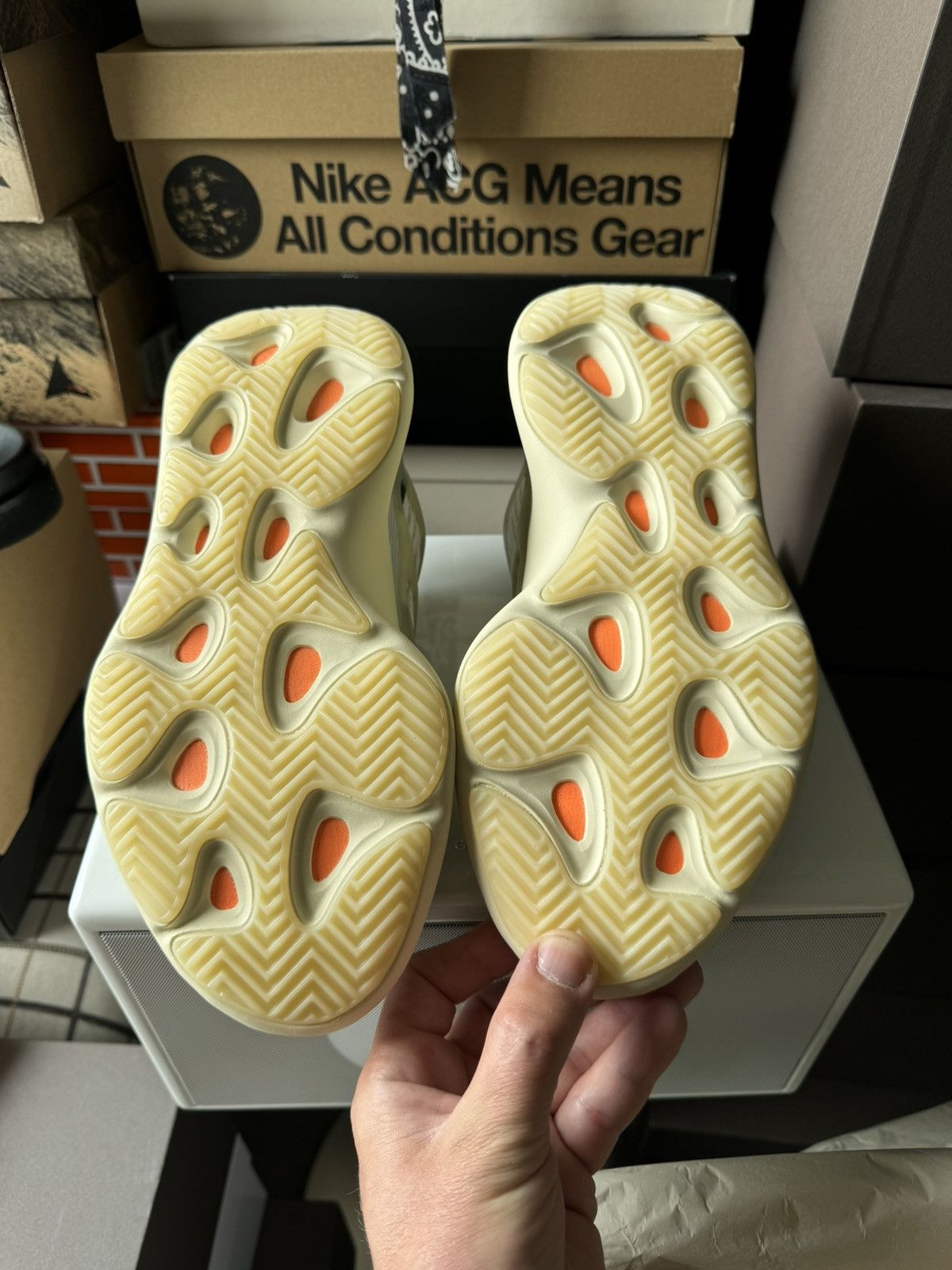 Adidas Brand New YZY 700 V3 Size US 8 / EU 41 - 9 Thumbnail