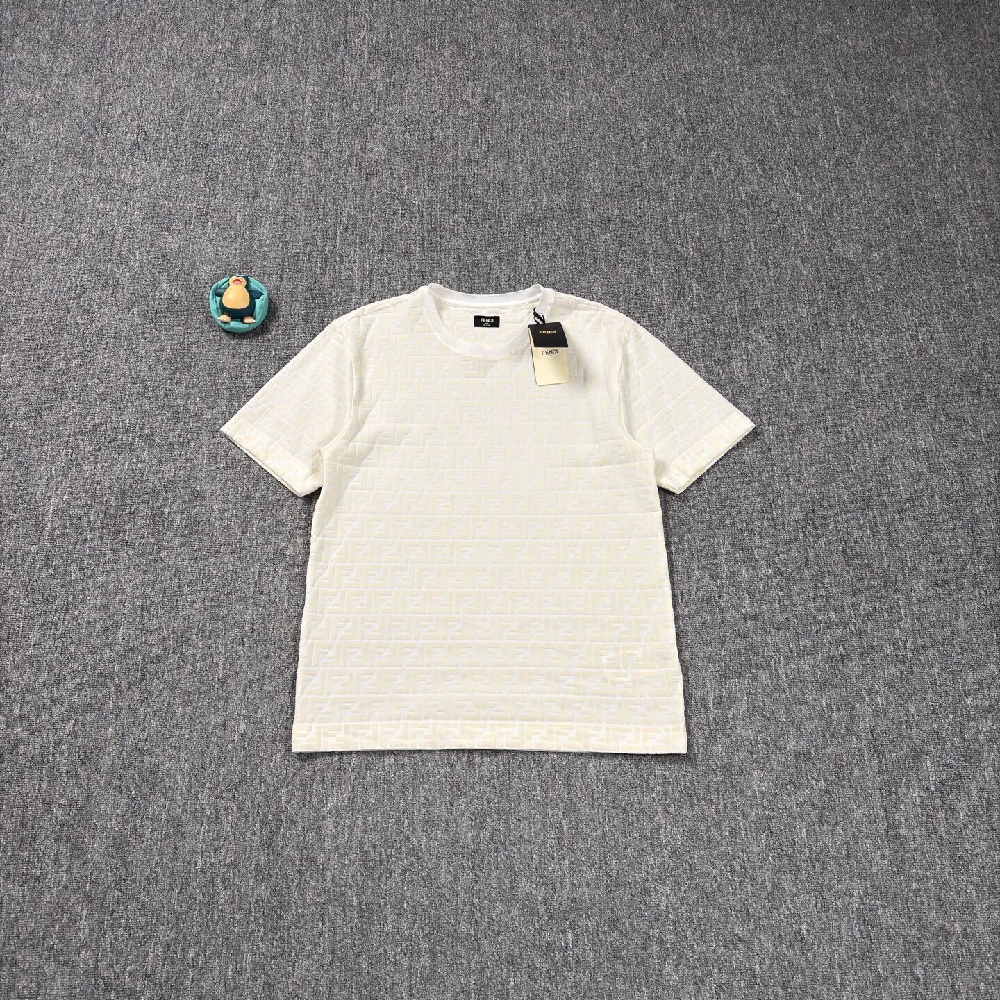 Fendi Fendi Beige Flocked Allover Print Short Sleeve M LN Size US M / EU 48-50 / 2 - 1 Thumbnail