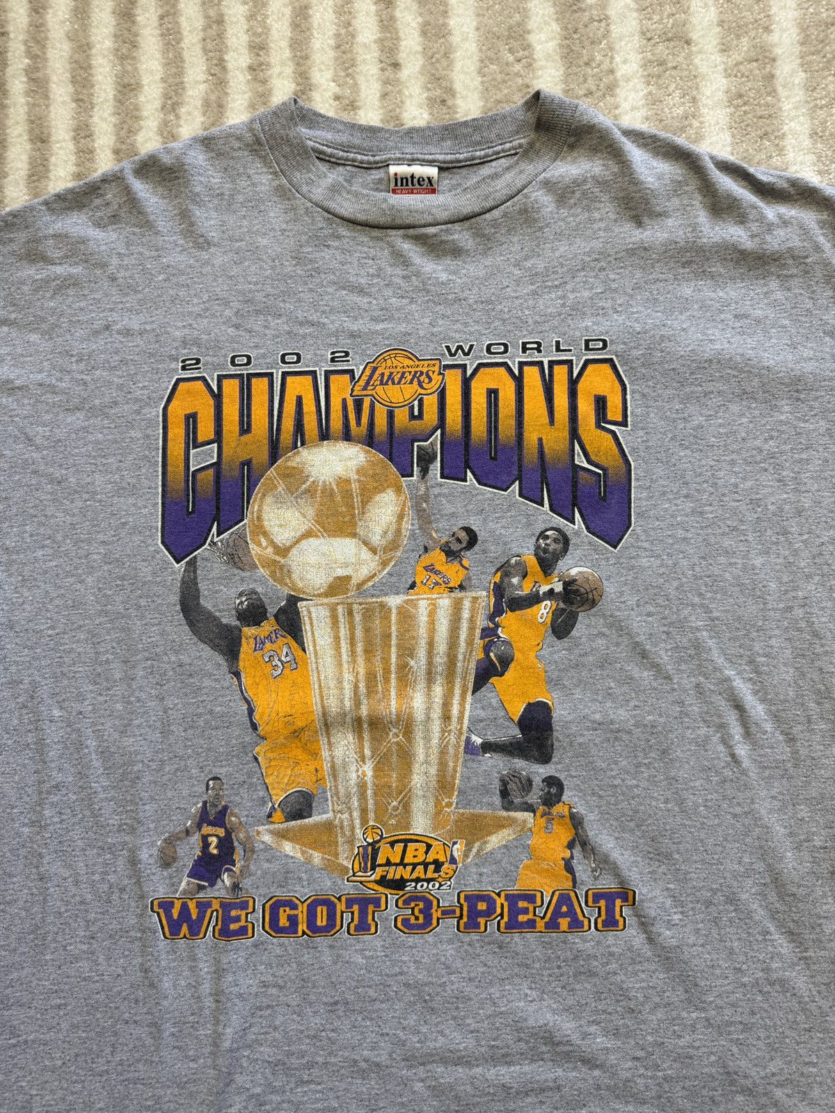 NBA × Vintage VTG 02’ Los Angeles Lakers 3-Peat Tee Size US XXL / EU 58 / 5 - 2 Thumbnail