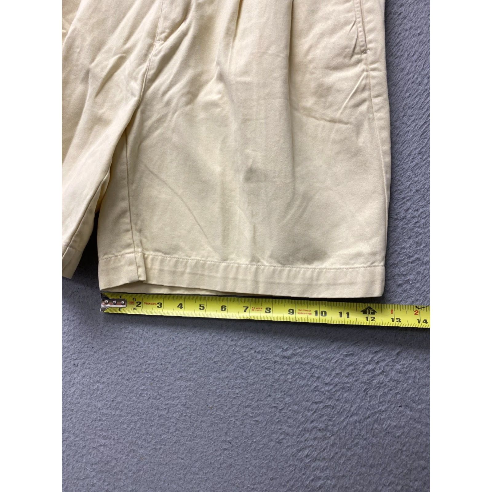 Izod VINTAGE Izod Mens Chino Shorts Casual Travel Cotton Size 34 Yellow Summer Size US 34 / EU 50 - 7 Thumbnail
