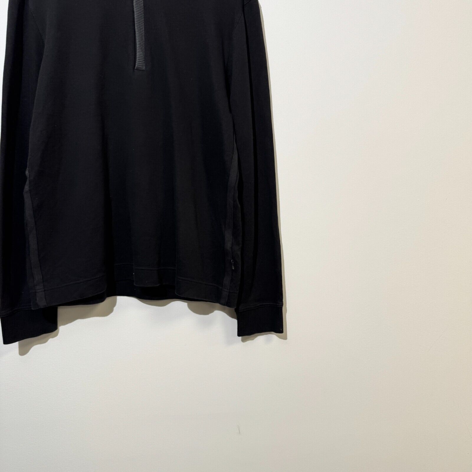 Hugo Boss × Vintage Vintage Hugo Boss Unisex Black Halfzip Sweatshirt Size L Size US L / EU 52-54 / 3 - 3 Thumbnail