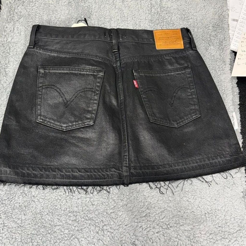 Levi's NWT LEVI Mini Black Denim Skirt Size 28" / US 6 / IT 42 - 7 Thumbnail