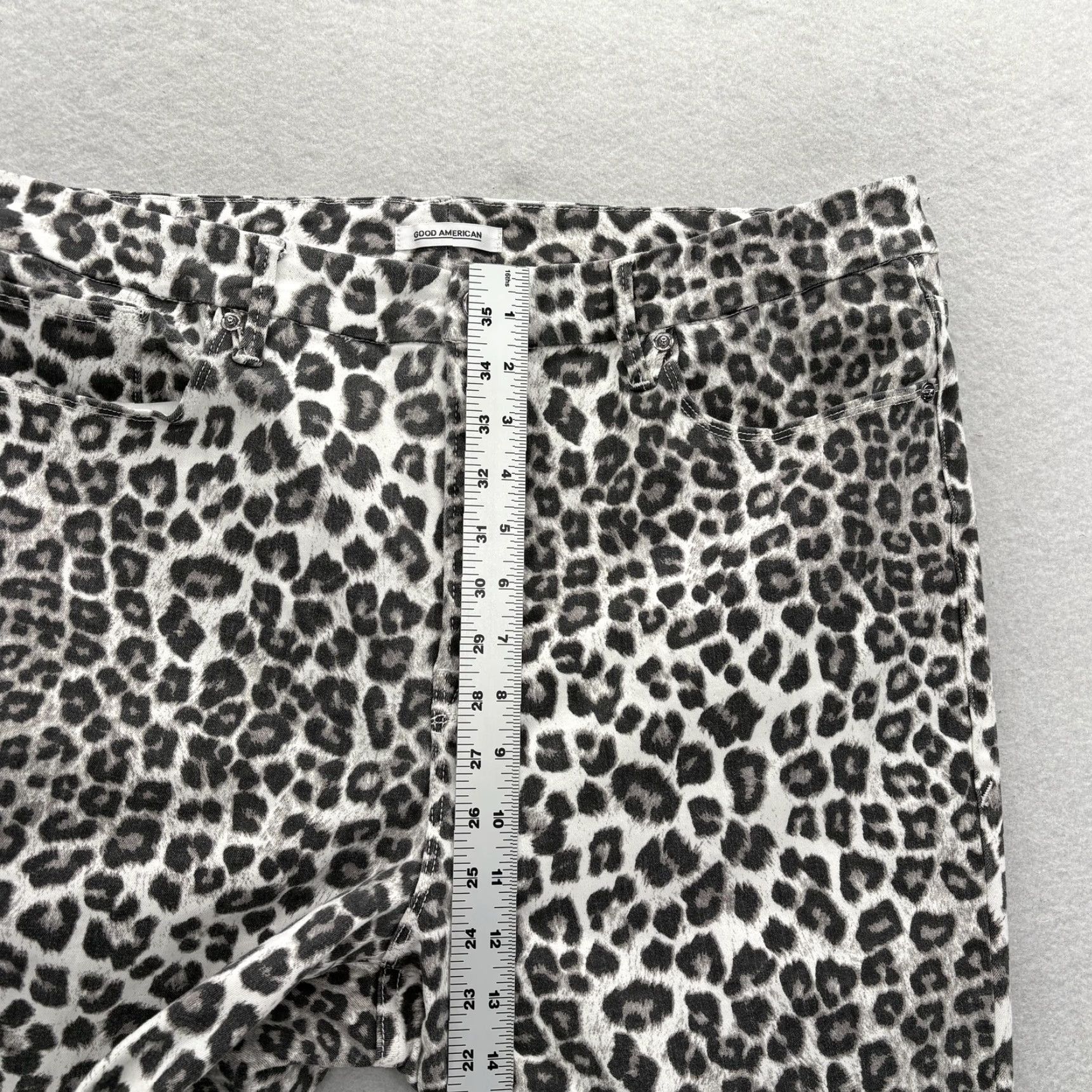 Good American Good American Jeans Womens 18 Gray Leopard High Rise Crop Stretch Slim 5-Pocket Denim Inseam 26 Size 40" / US 18 - 7 Thumbnail
