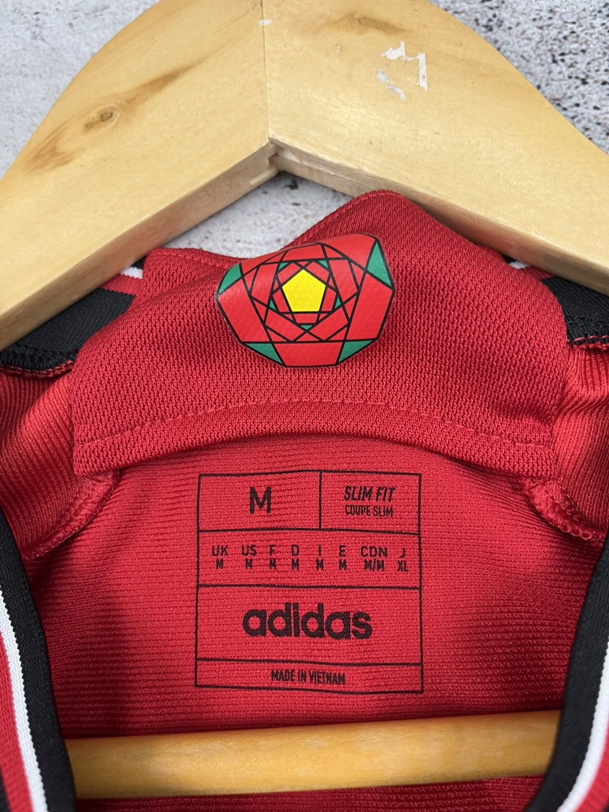 Adidas ADIDAS MANCHESTER UNITED HOME 2023/2024 SOCCER JERSEY SIZE M Size US M / EU 48-50 / 2 - 6 Thumbnail