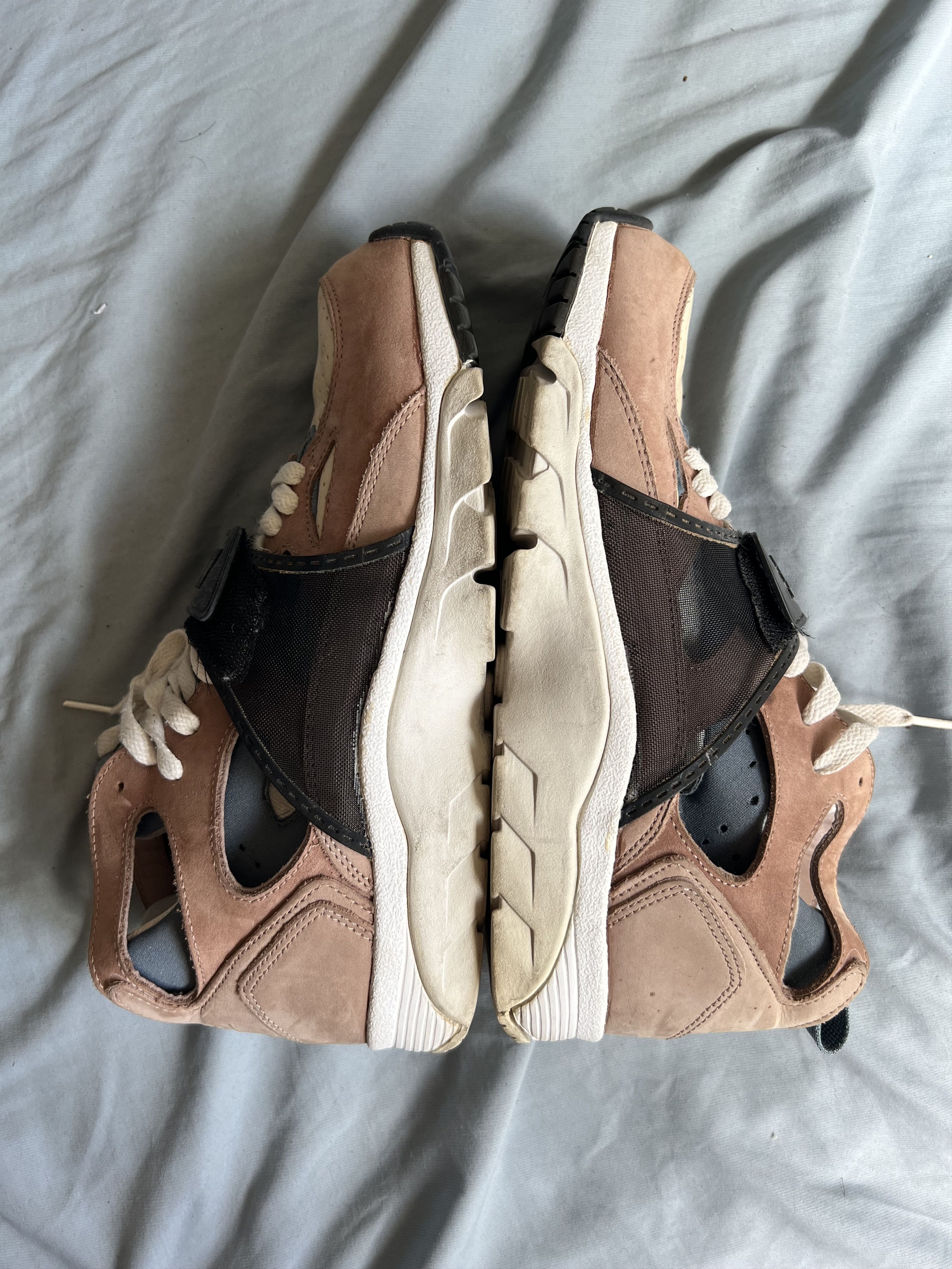 NIKE 2002 AIR TRAINER HUARACHE ESCAPE BISQUE 10 VINTAGE