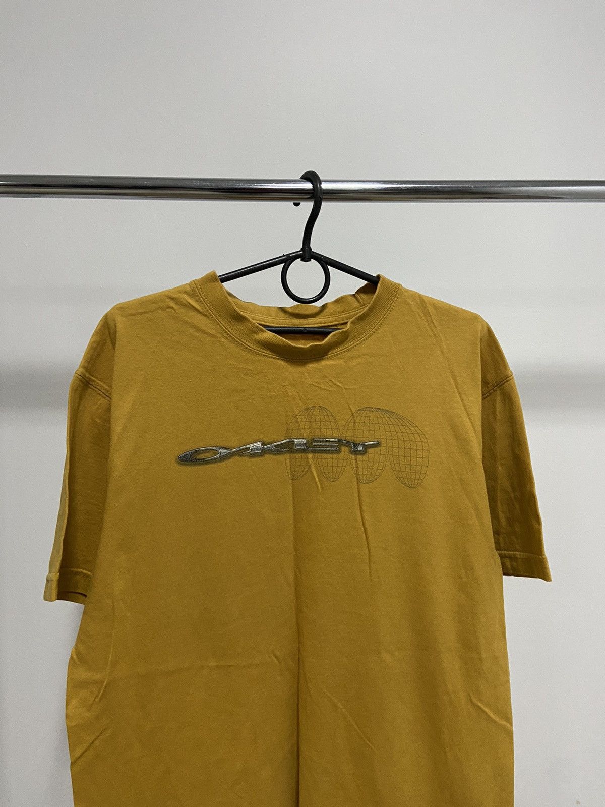 Oakley Oakley big logo O t shirt skate vintage Size US L / EU 52-54 / 3 - 3 Thumbnail
