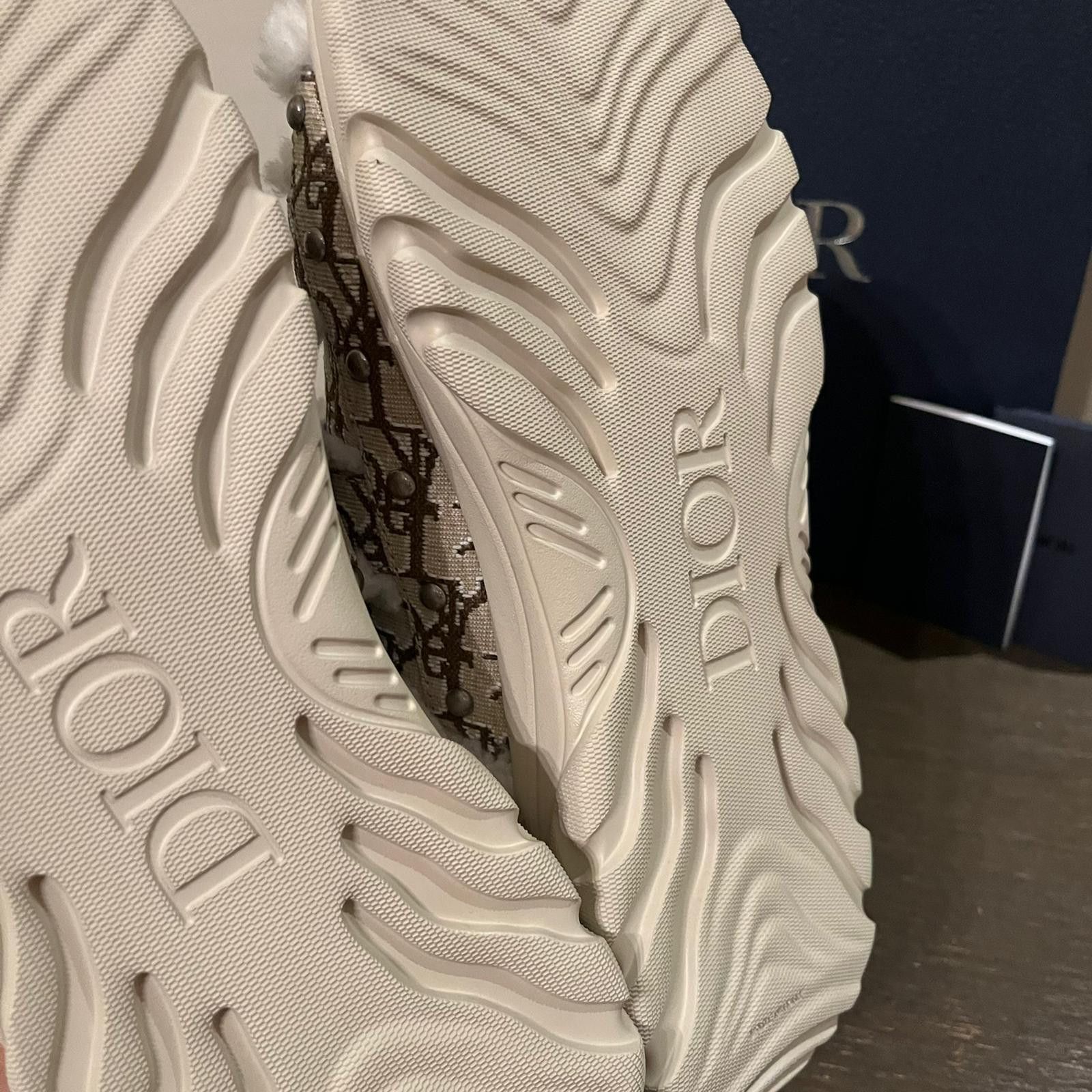 Dior × Travis Scott H-Town Sandals Shearling Embroidered in Ivory/White/Brown Size US 8 / EU 41 - 16 Thumbnail
